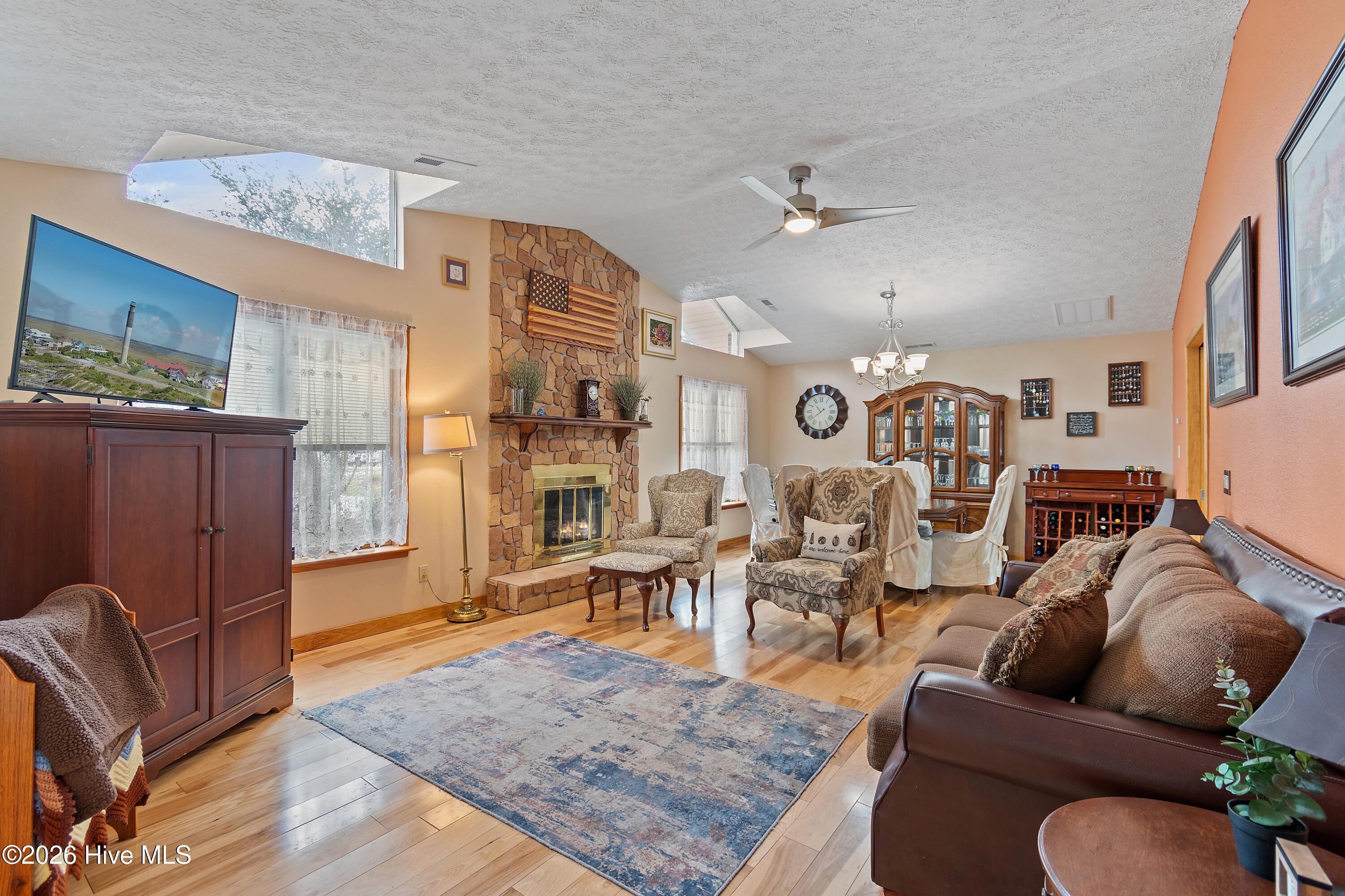 100564925 | Photo 16