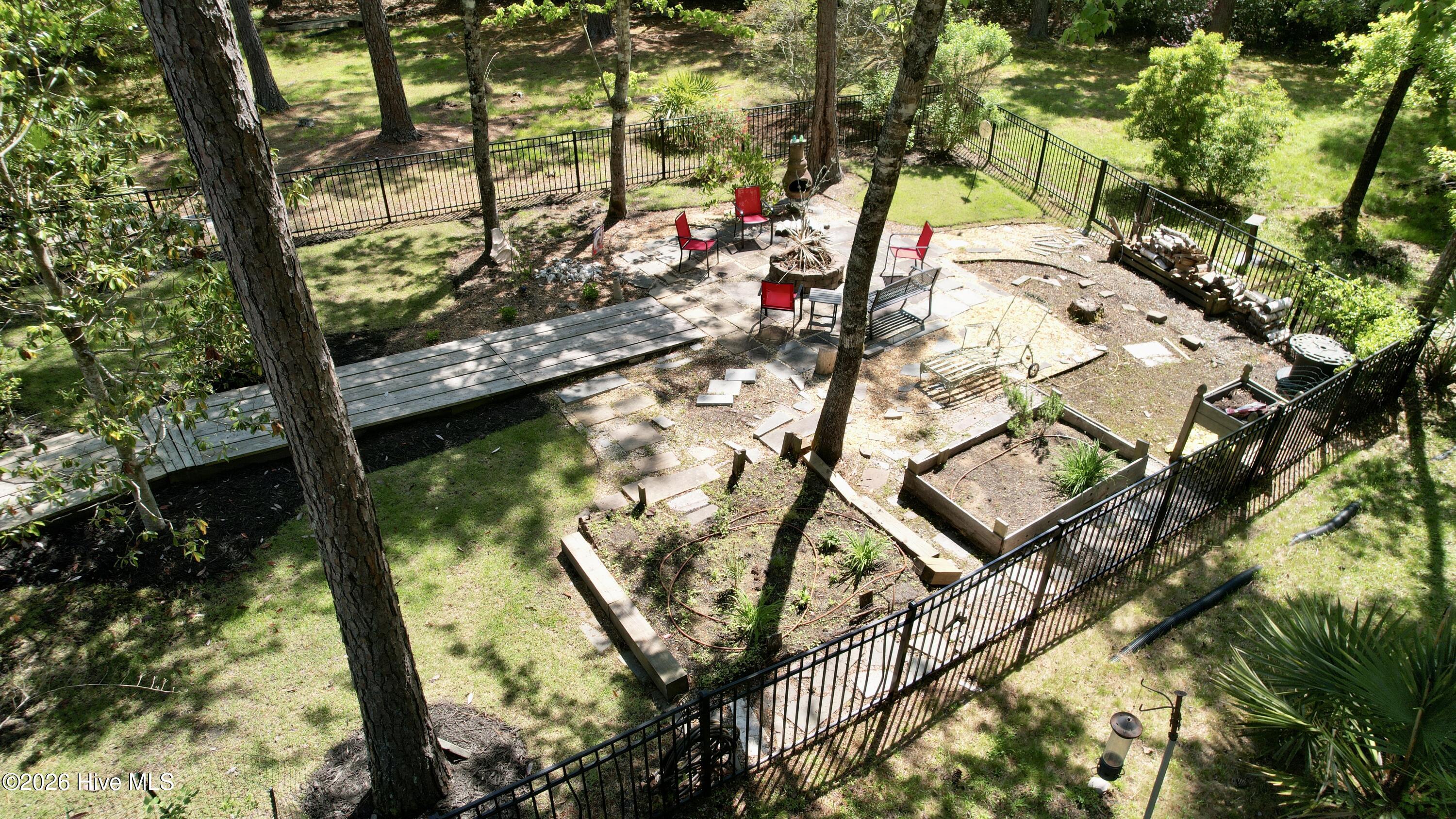 100568961 | Photo 52