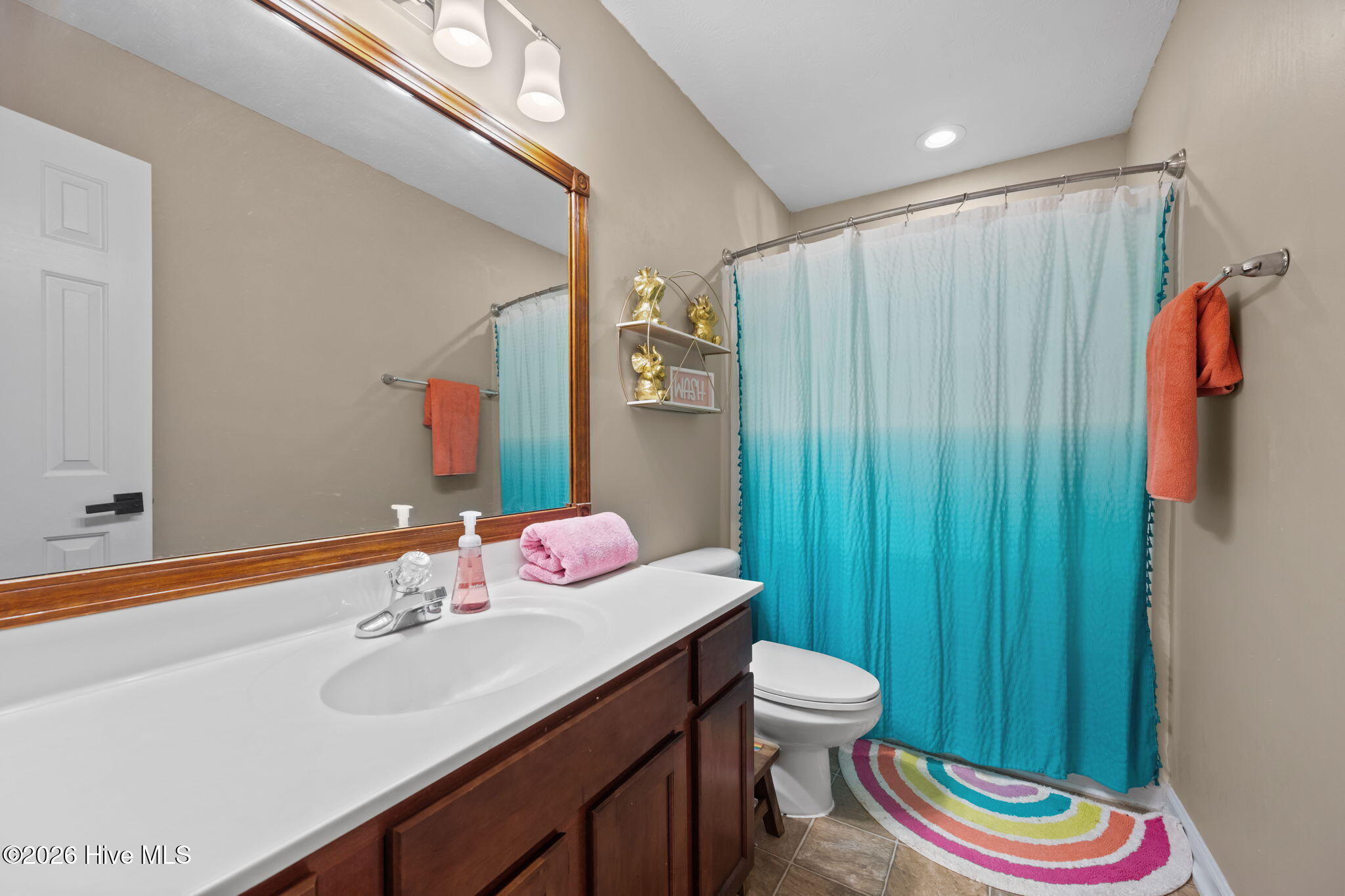 100557121 | Photo 21