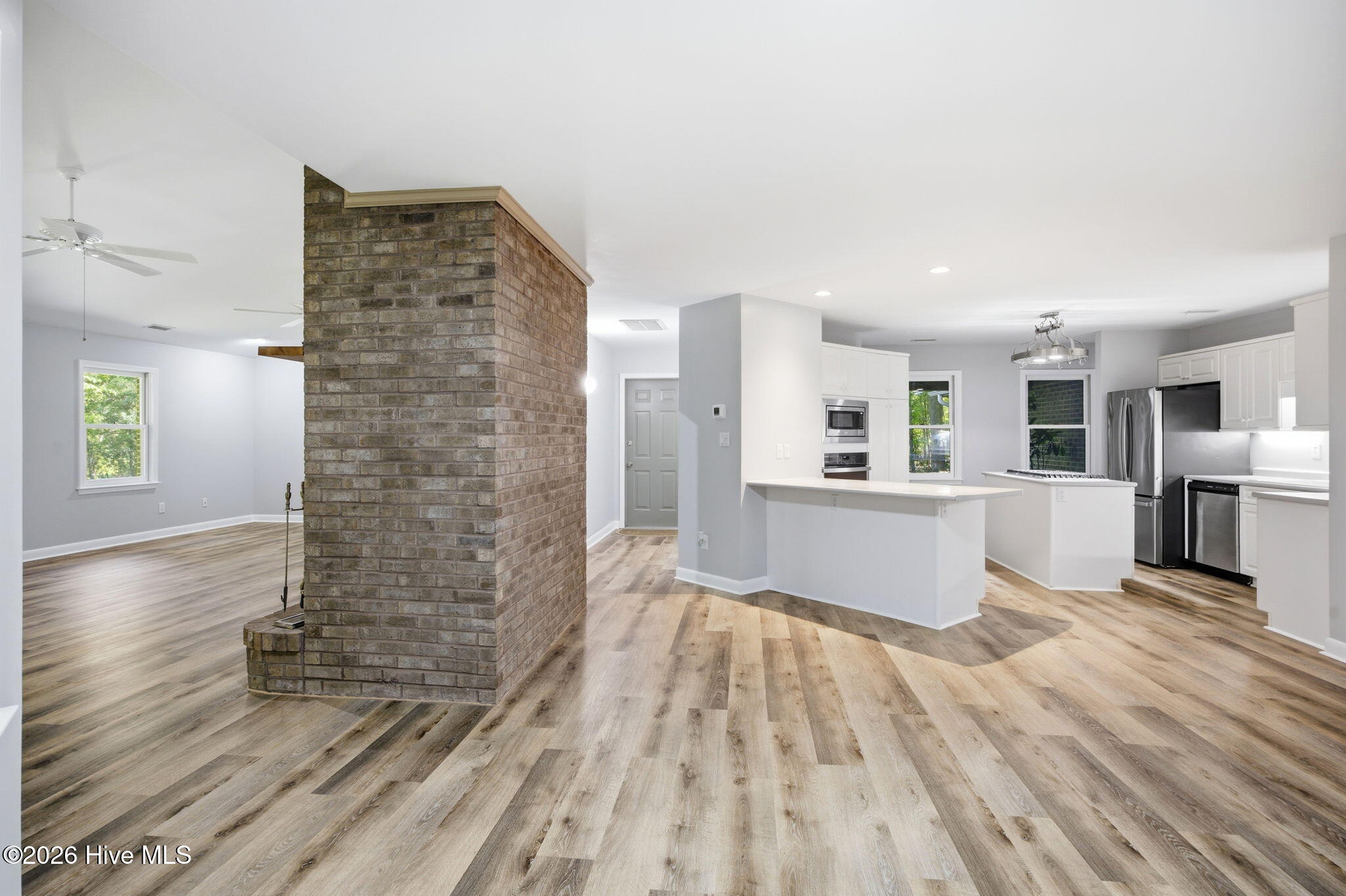 100569469 | Photo 21