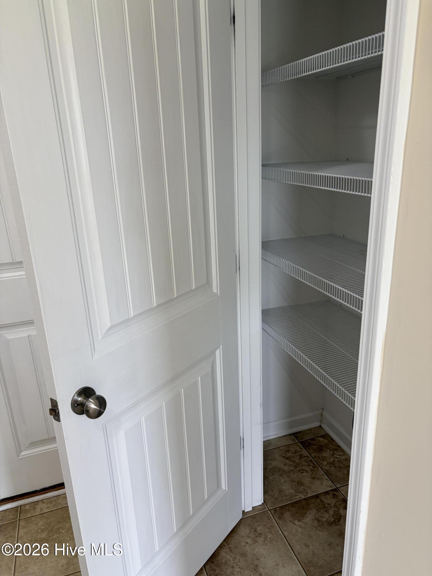 100561039 | Photo 11