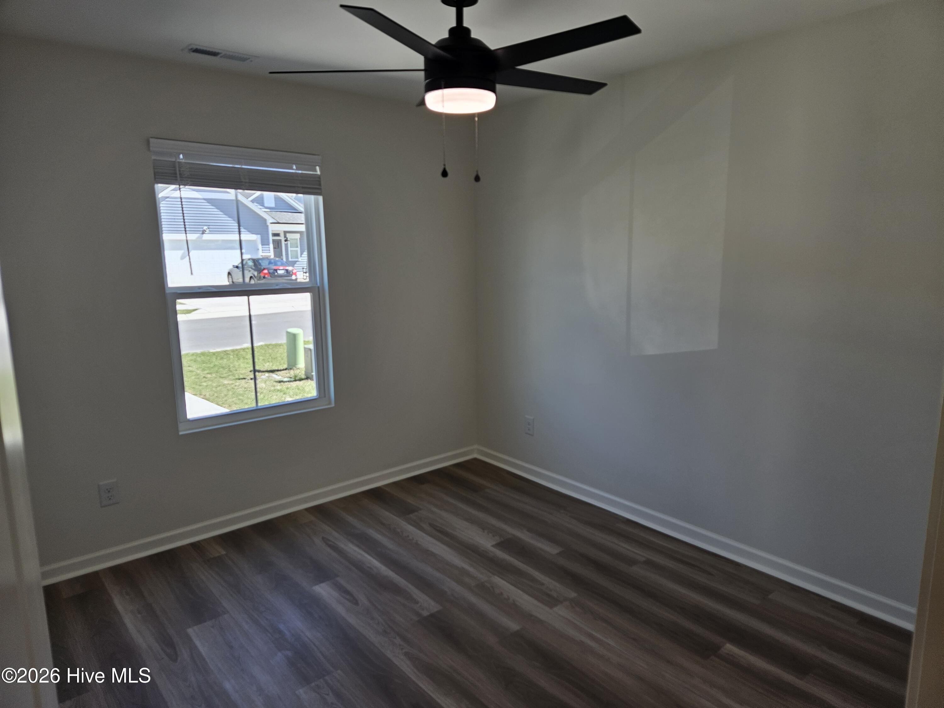 100568271 | Photo 11