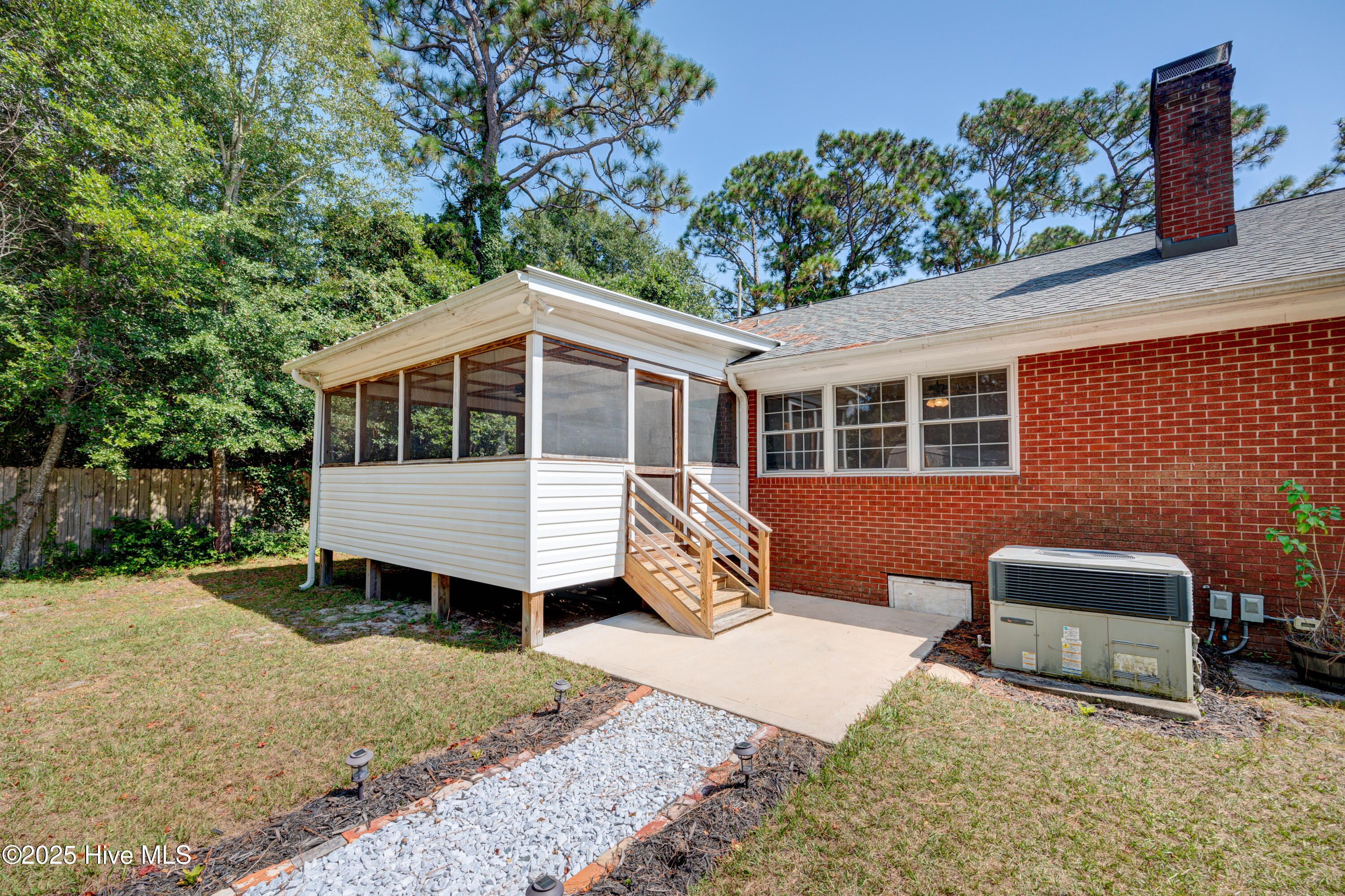 100531788 | Photo 14