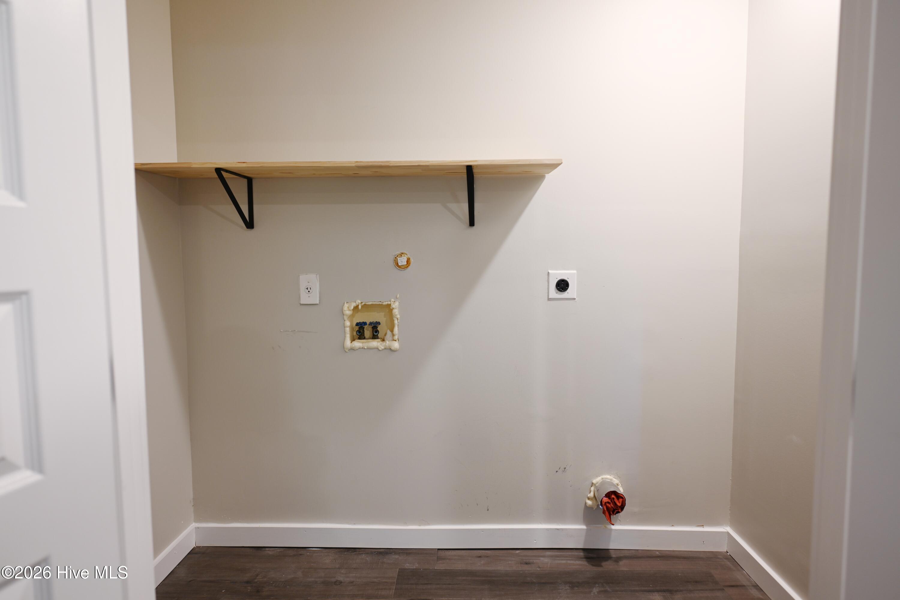 100570662 | Photo 50