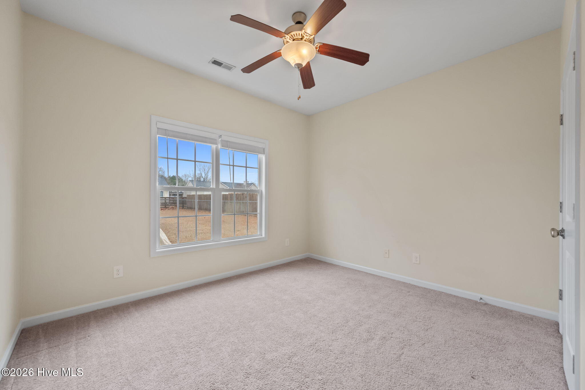 100549780 | Photo 36