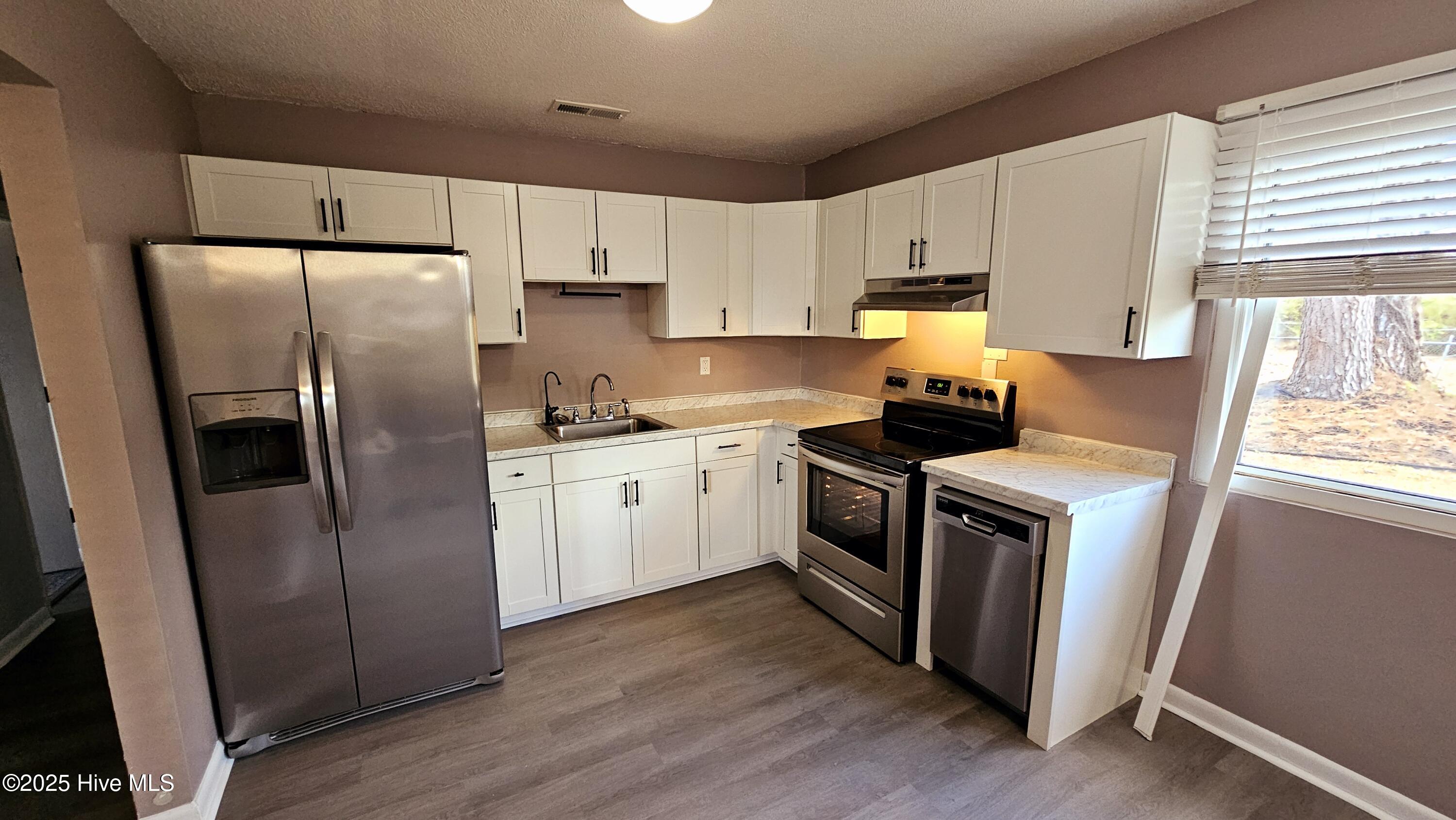 100560840 | Photo 15