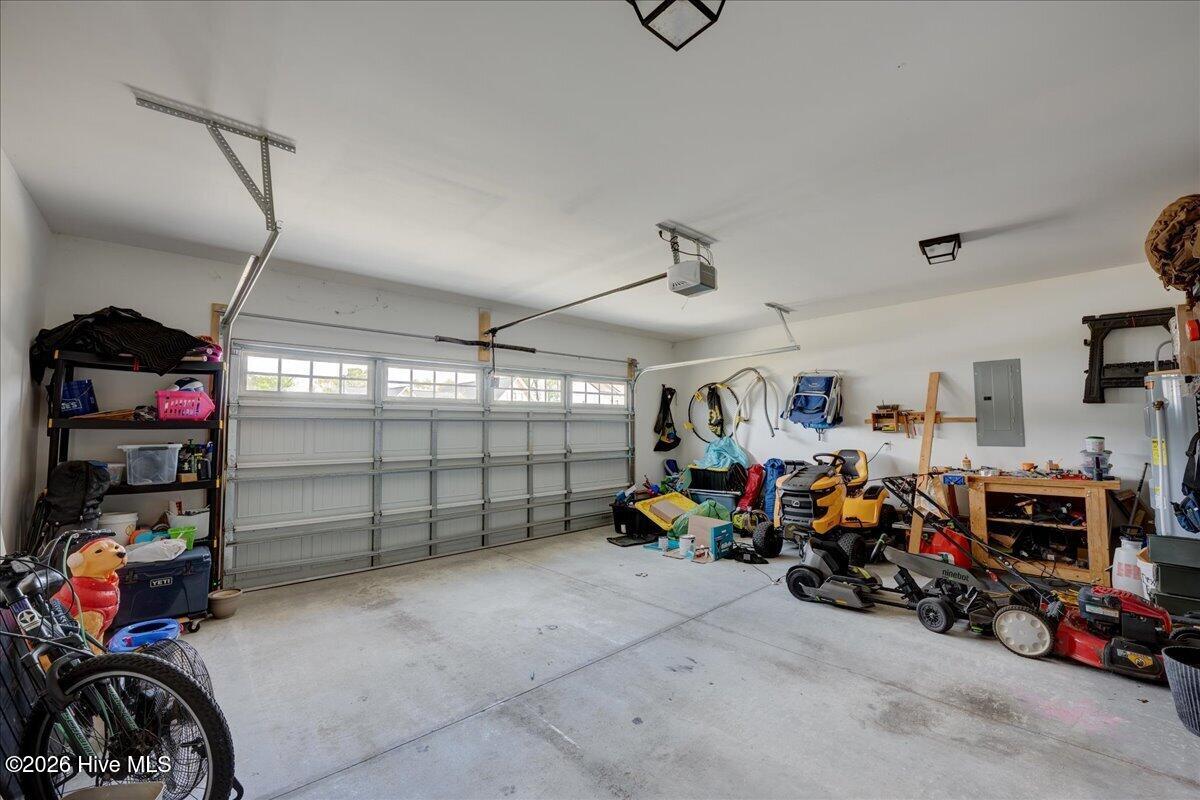 100569767 | Photo 35