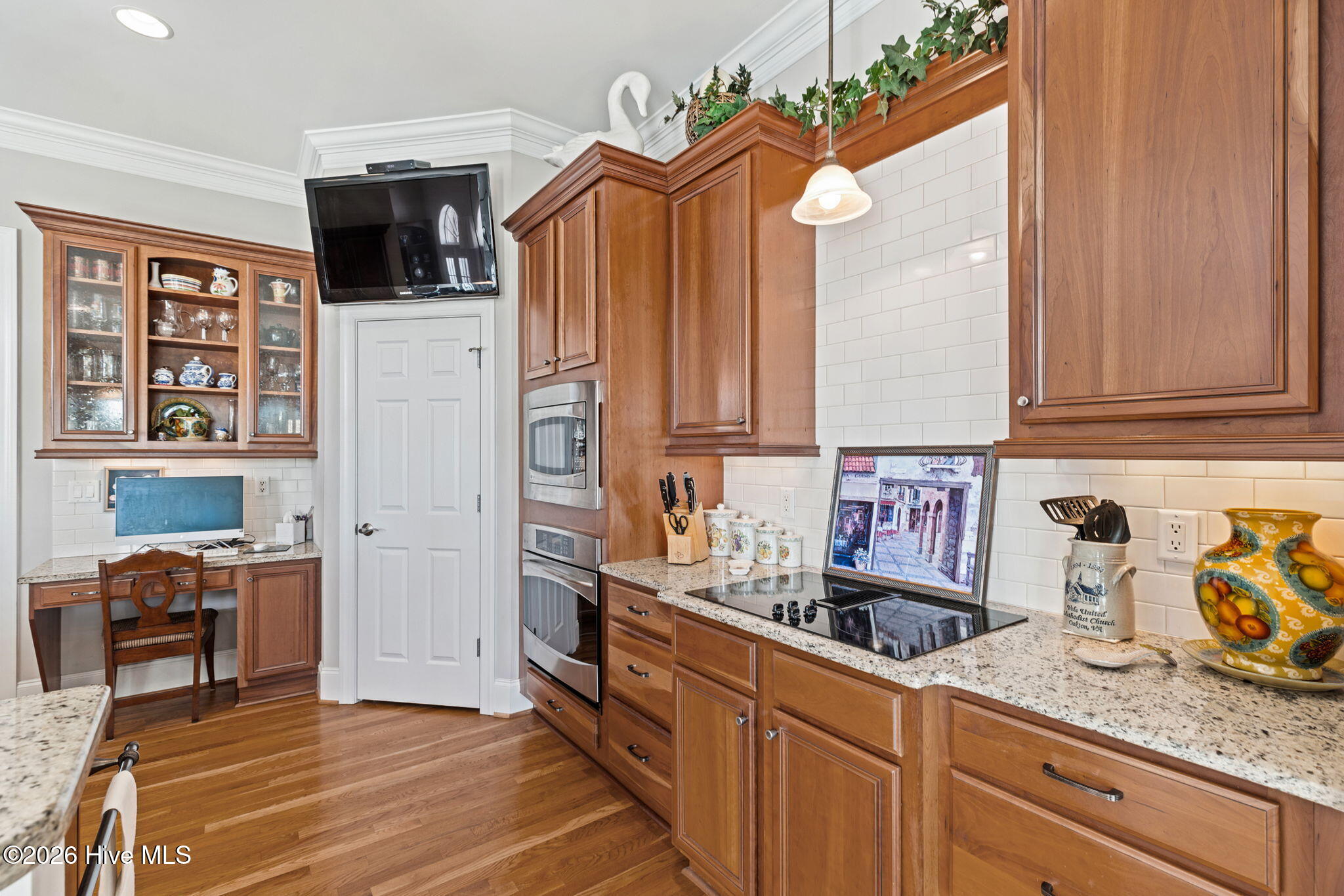 100560787 | Photo 19