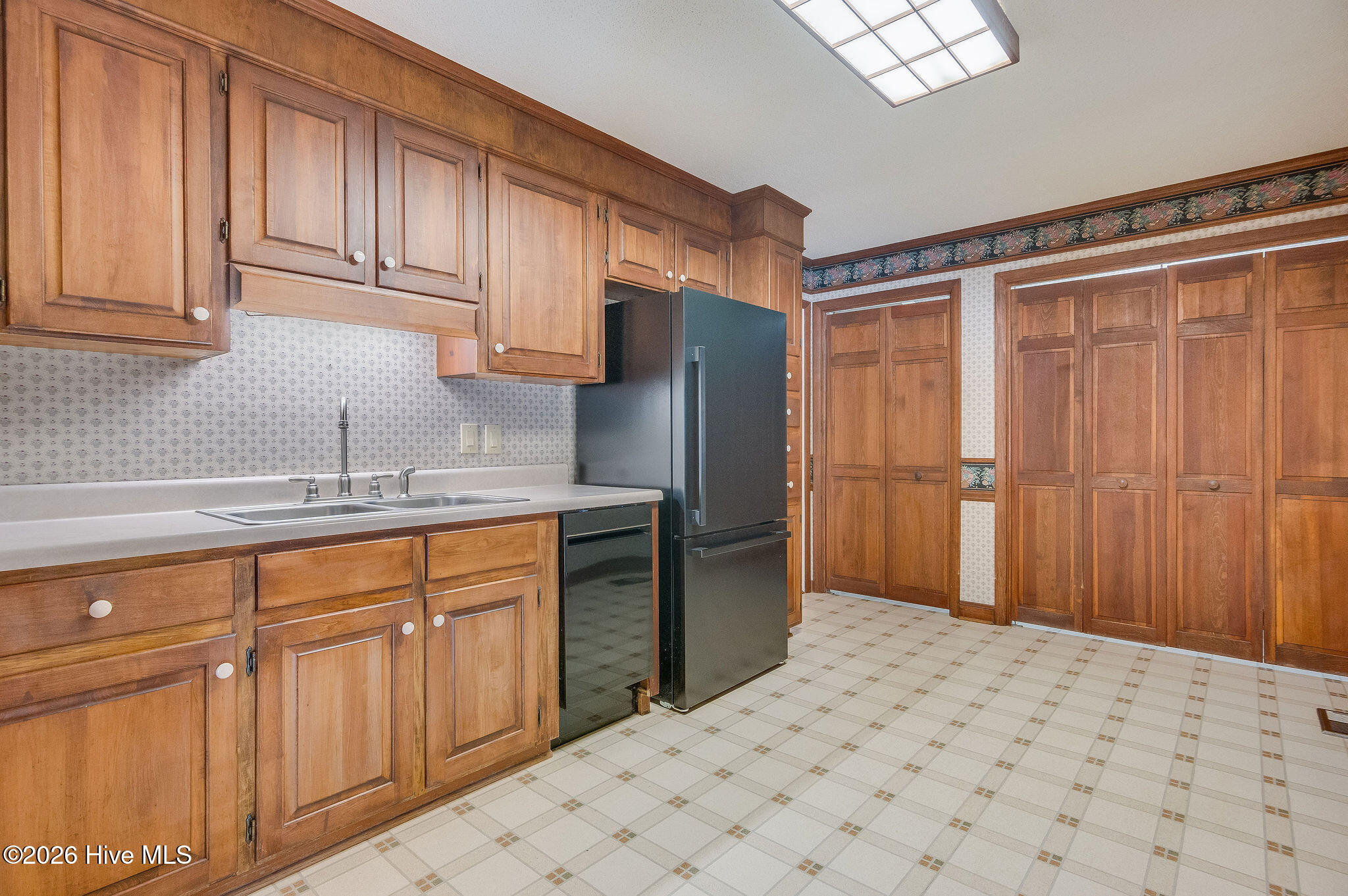 100565785 | Photo 13