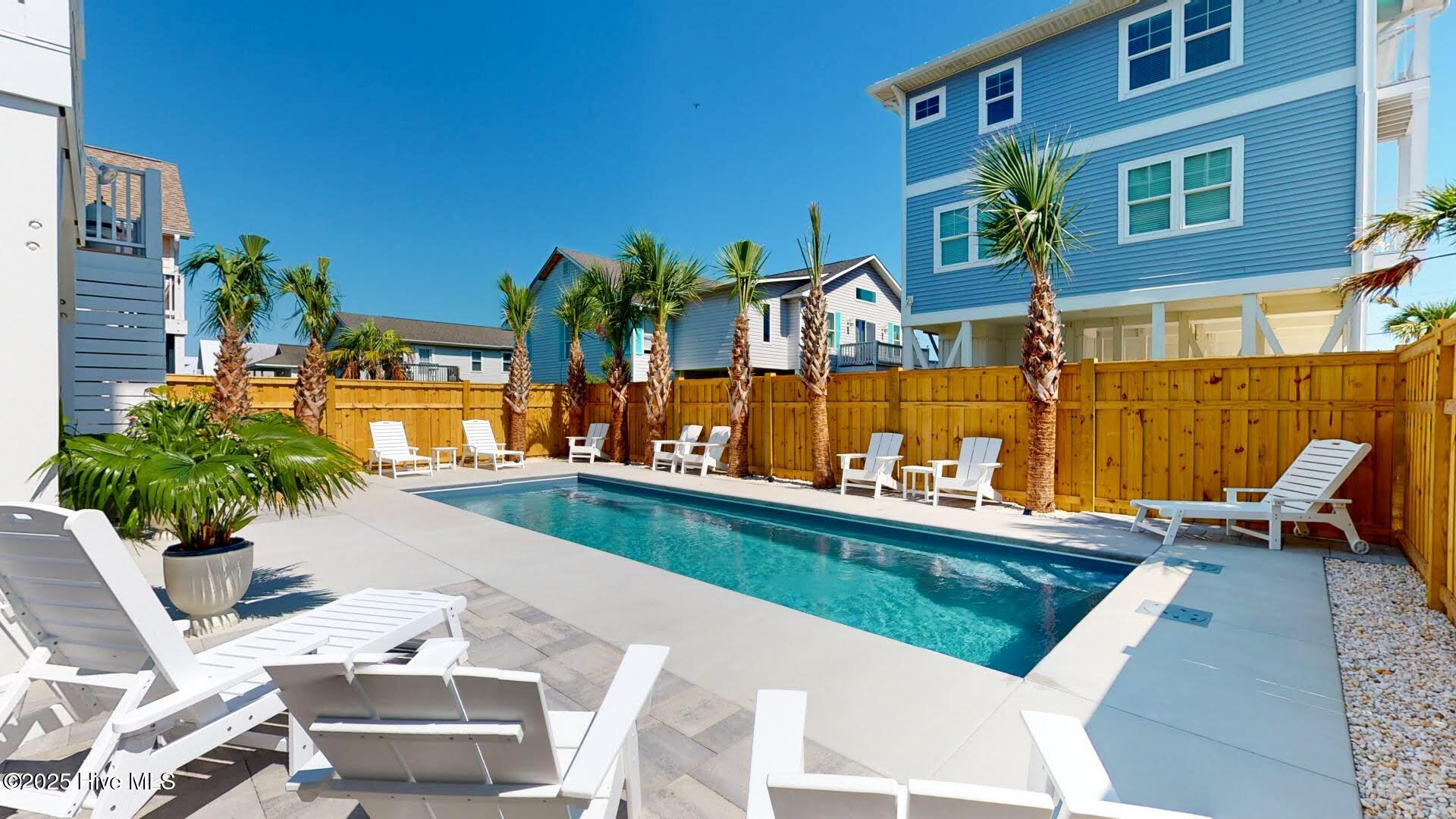 100560716 | Photo 11