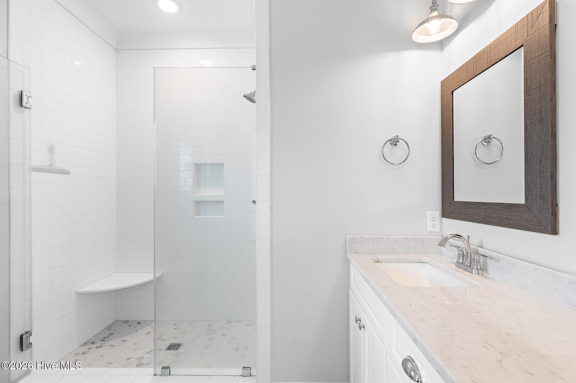 100568676 | Photo 15