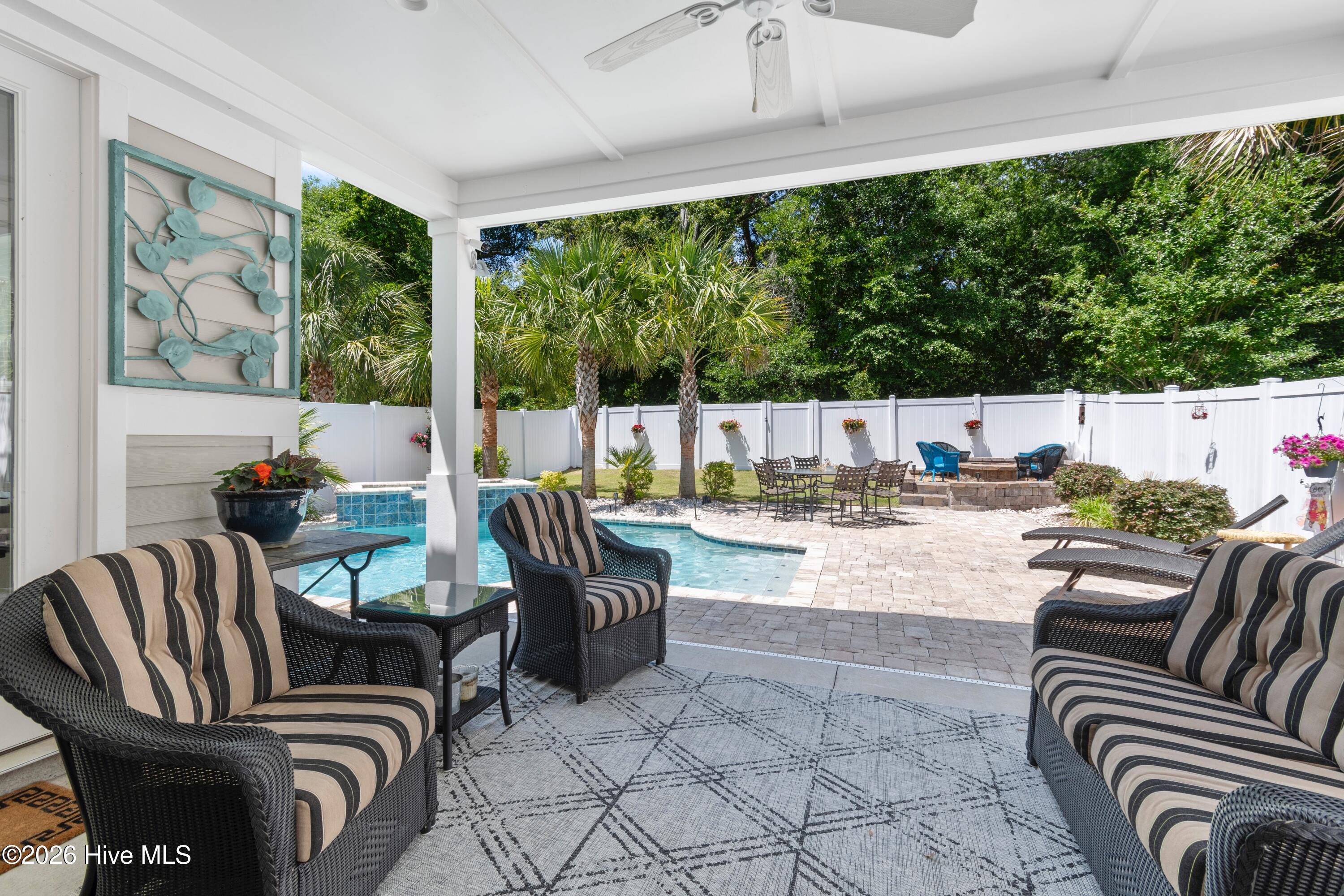 100561295 | Photo 32