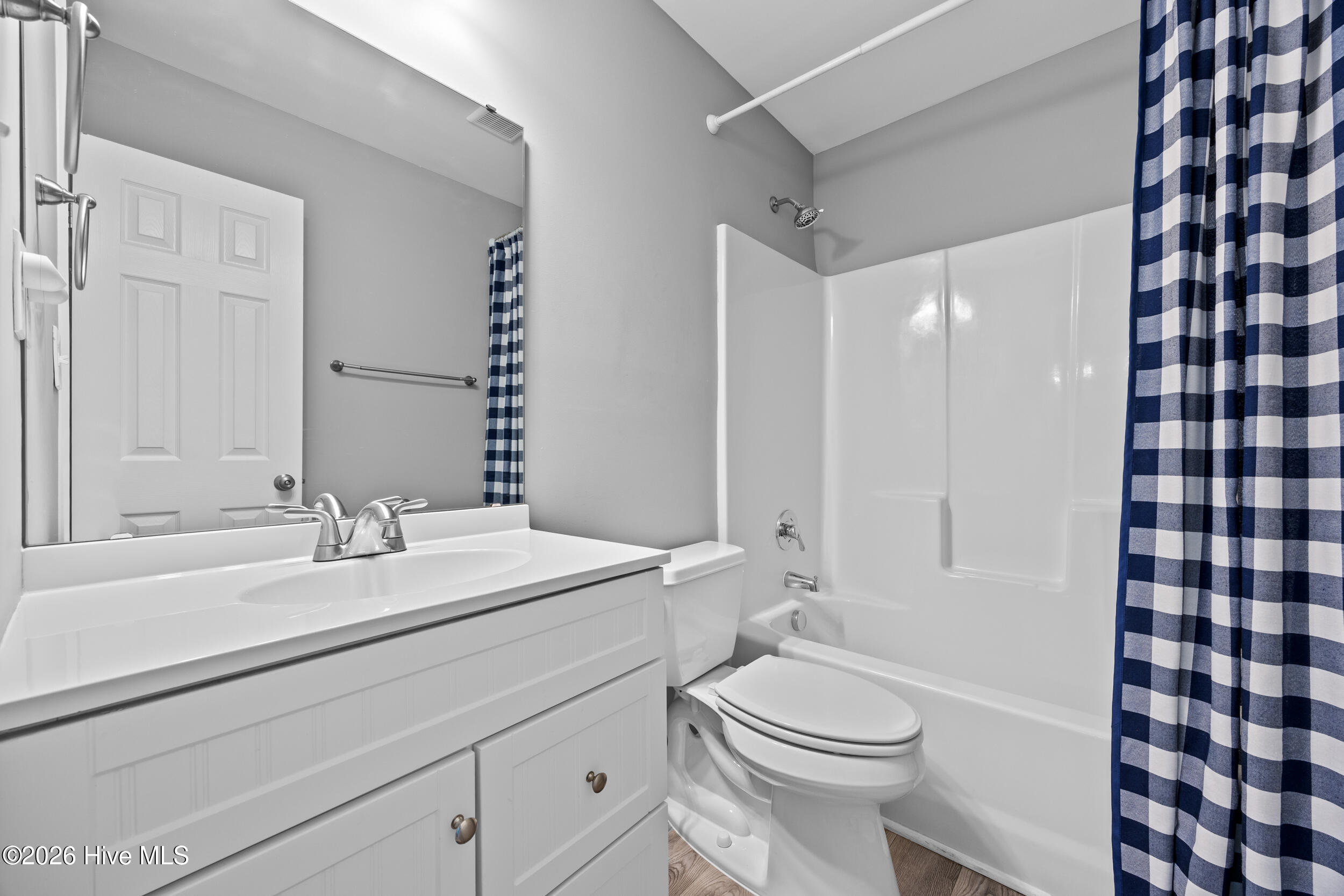 100566907 | Photo 28