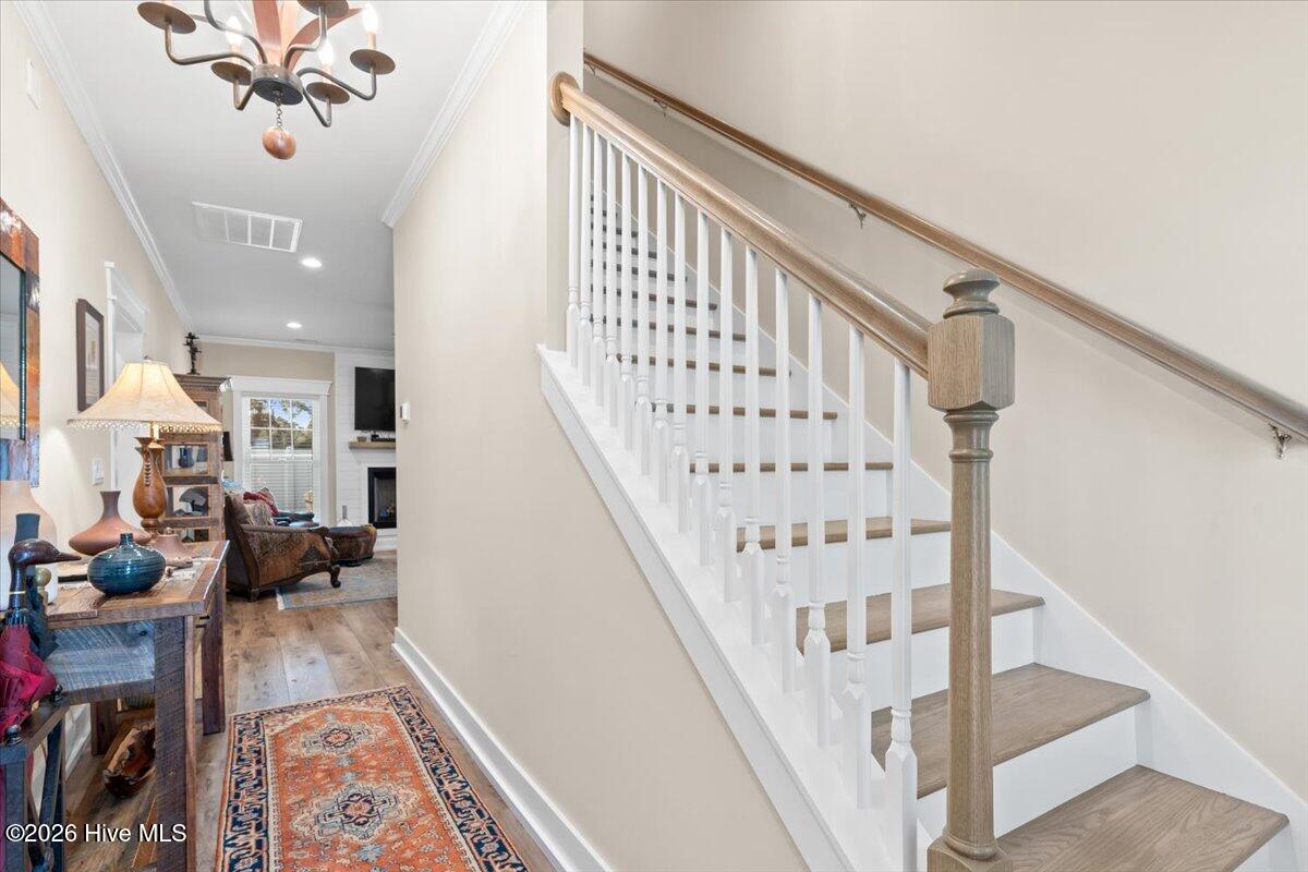 100547880 | Photo 12