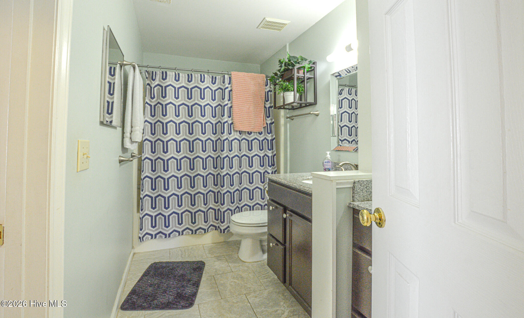 100566990 | Photo 18