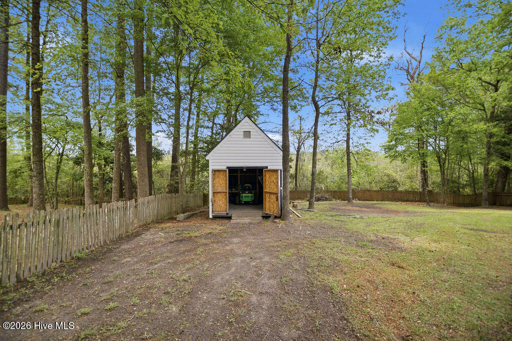 100565606 | Photo 70