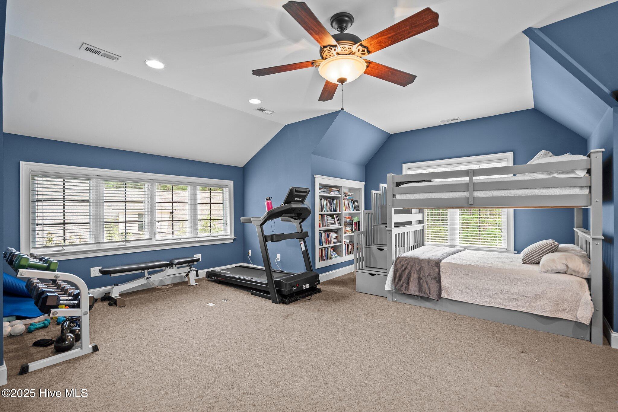 100565962 | Photo 65