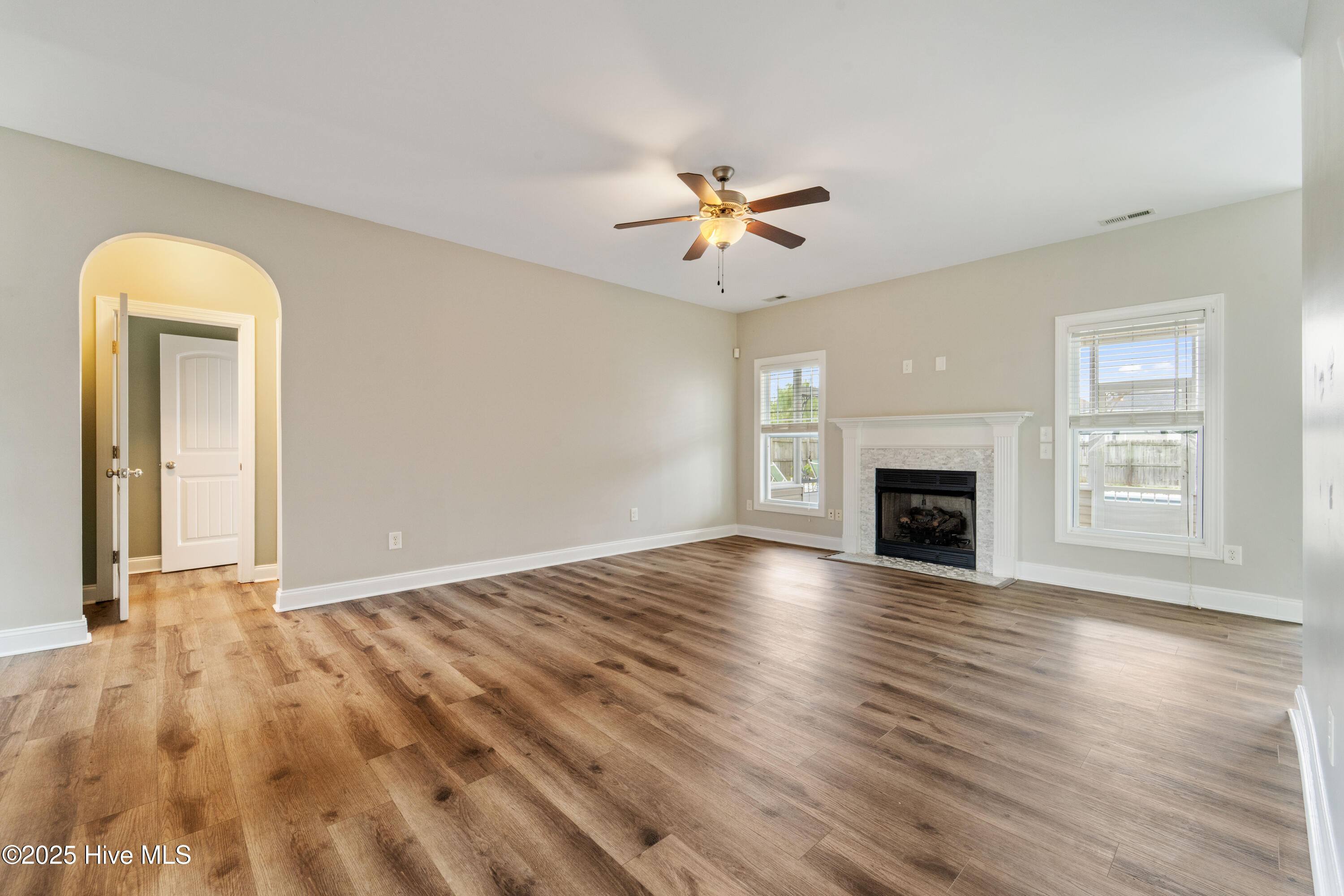 100525842 | Photo 17