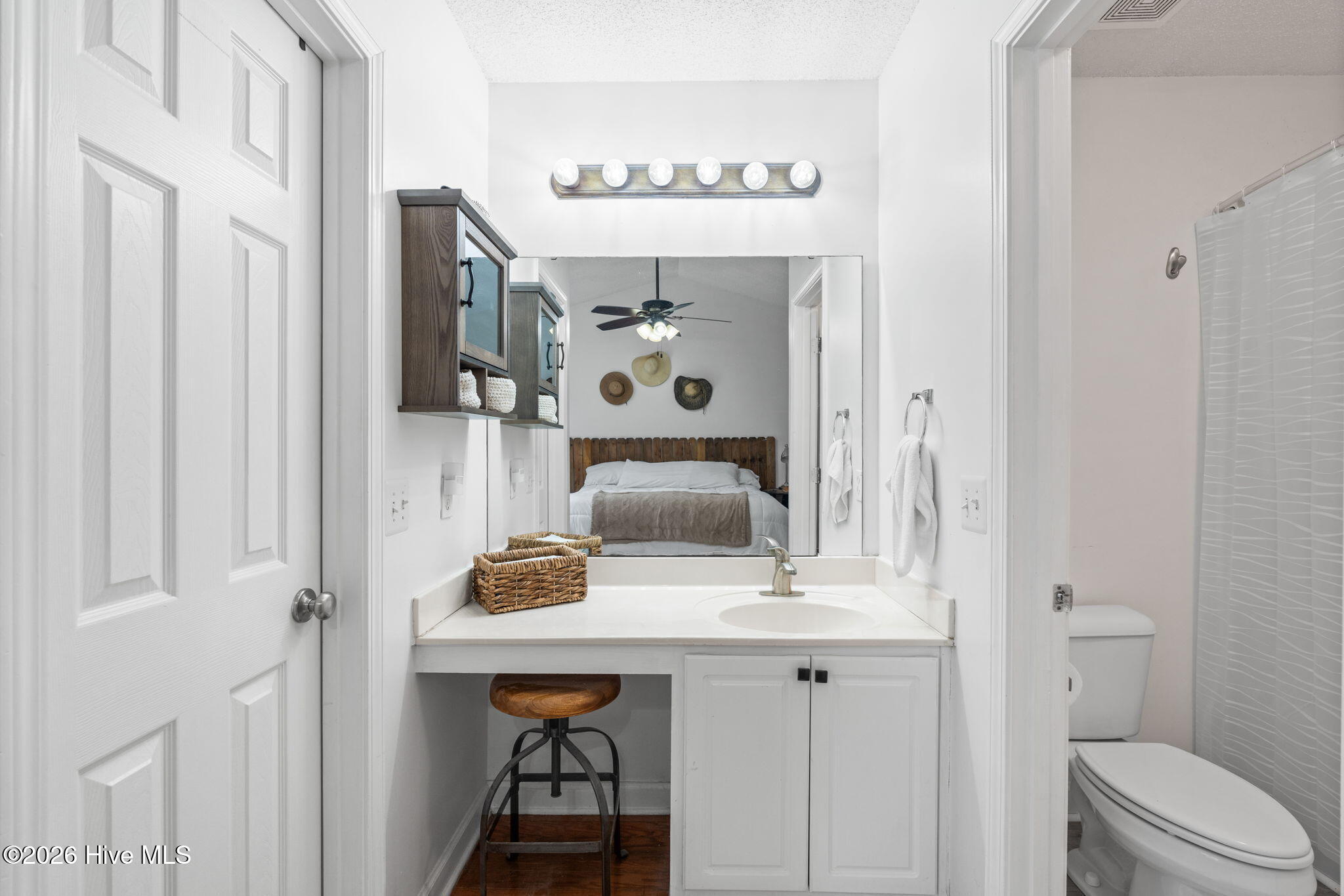 100570362 | Photo 22