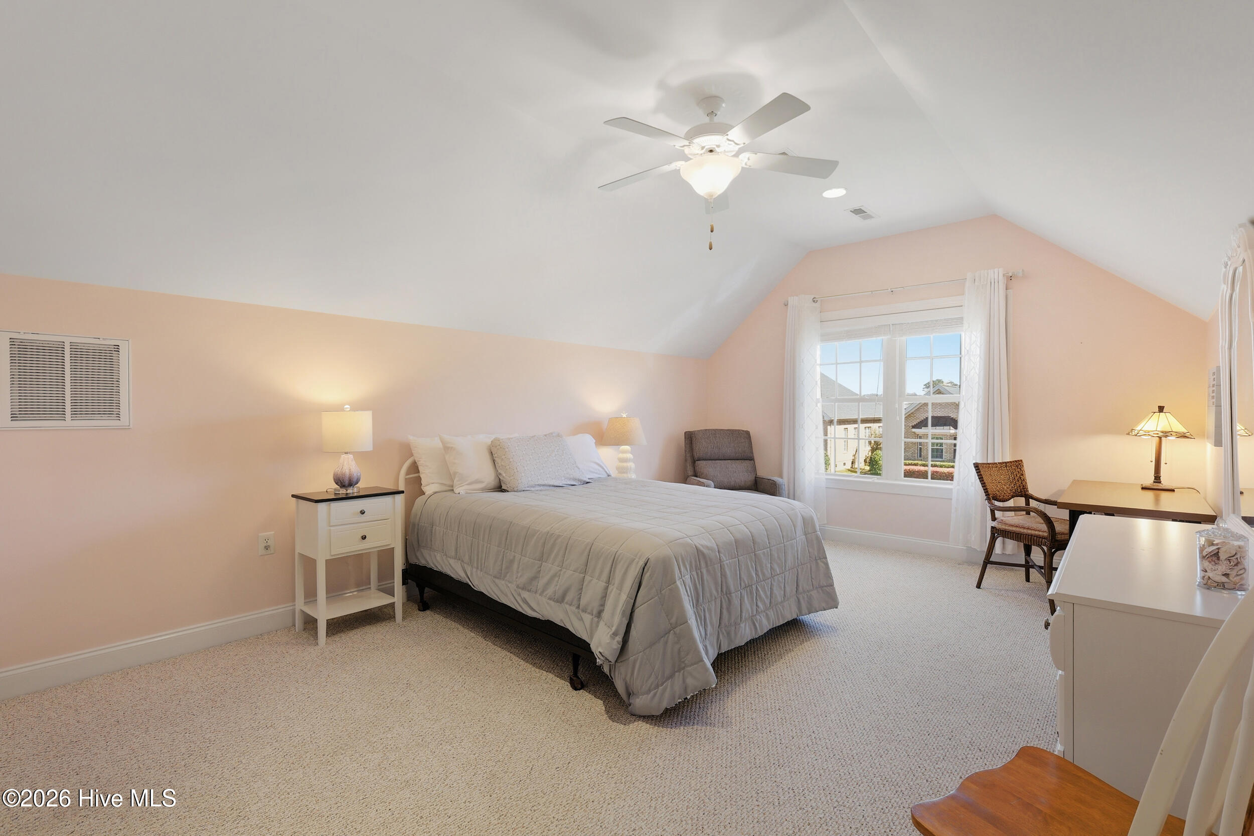 100561183 | Photo 35