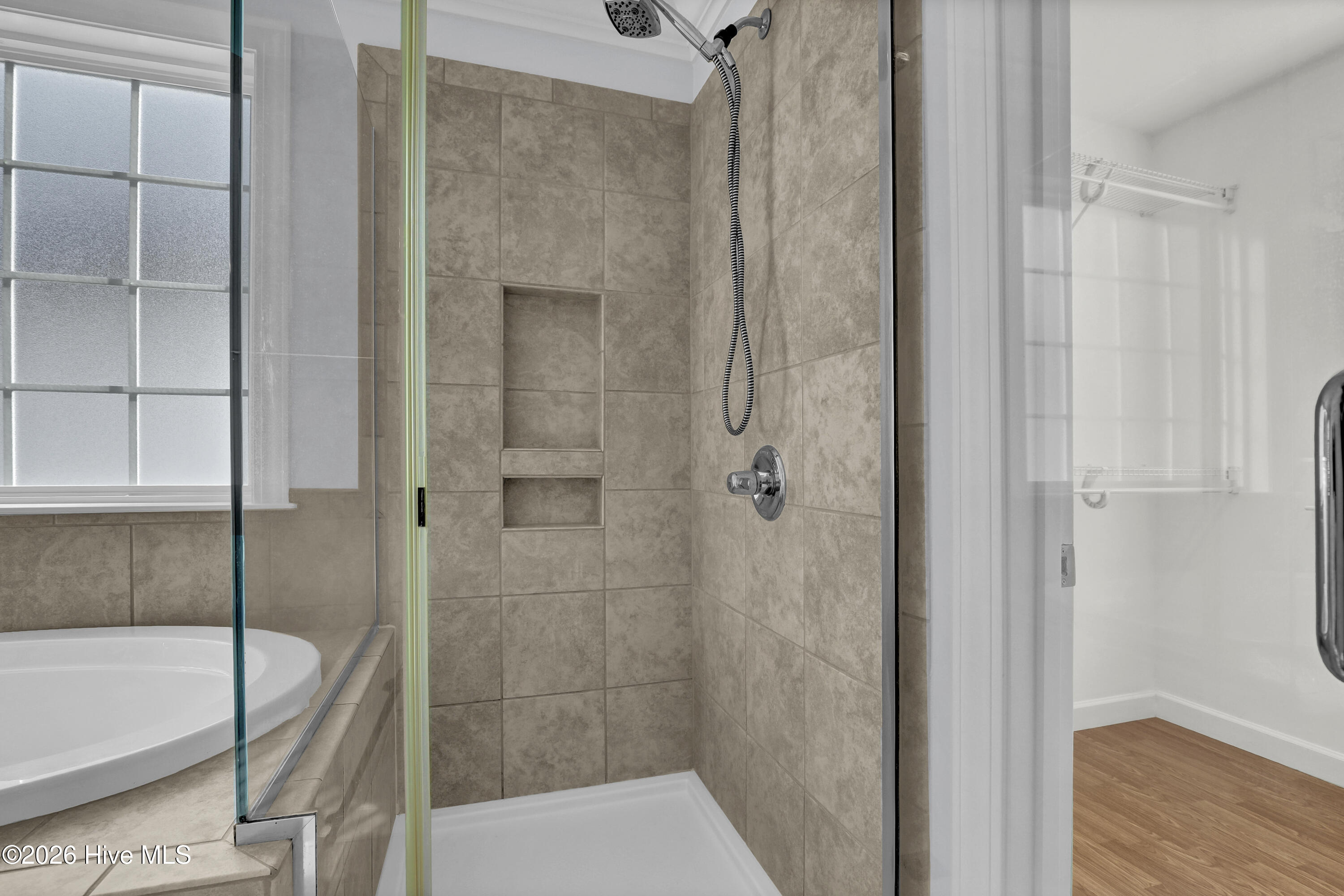 100550895 | Photo 22