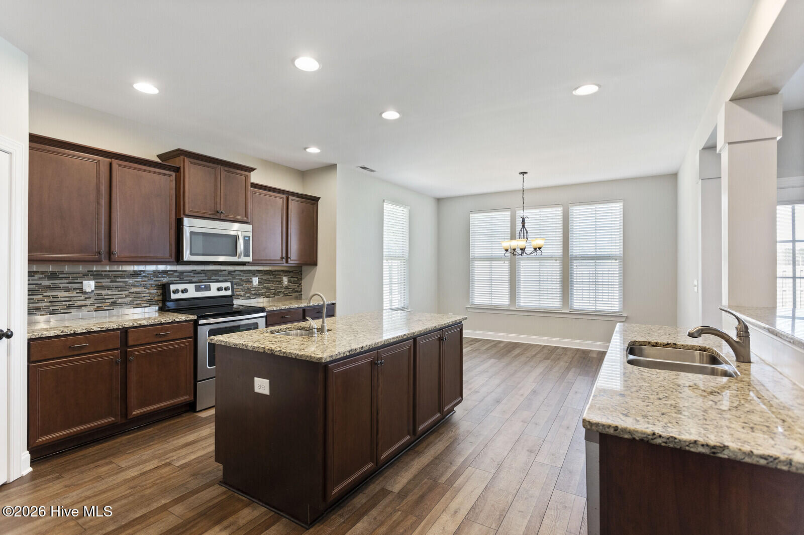 100558633 | Photo 17