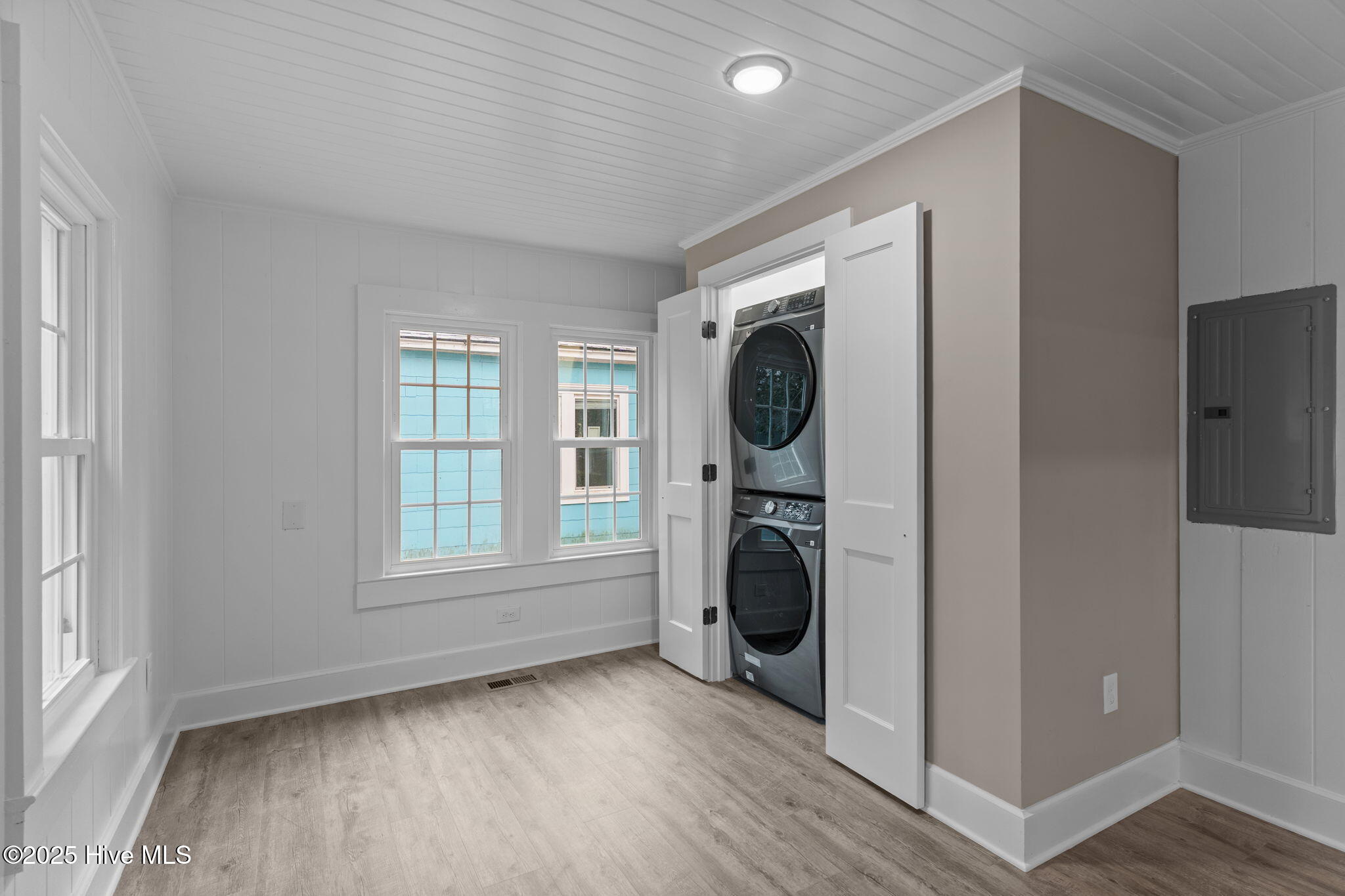 100542259 | Photo 28