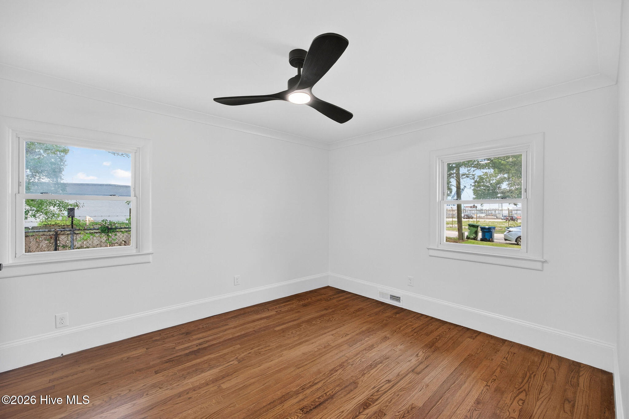 100581142 | Photo 24