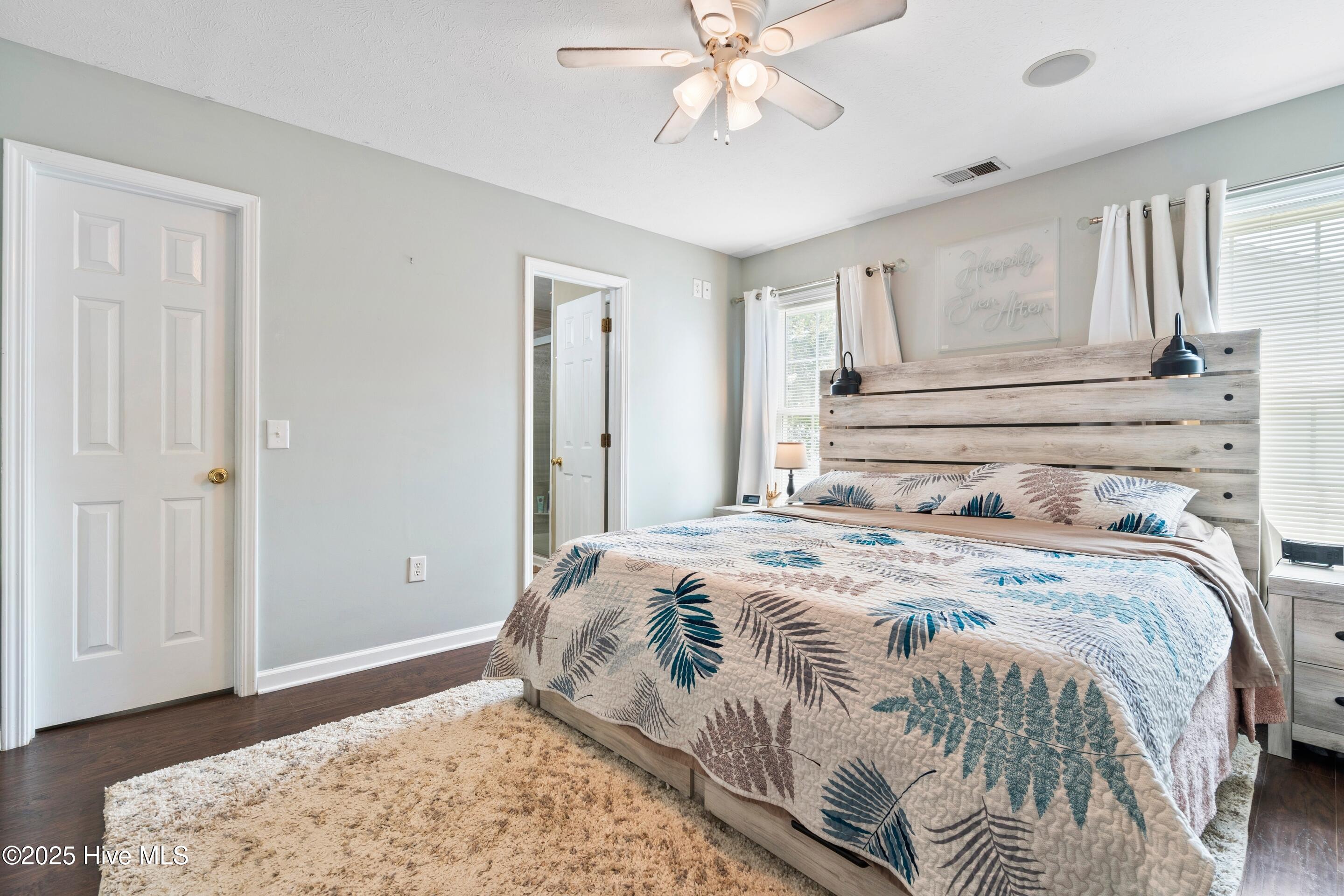 100519880 | Photo 18