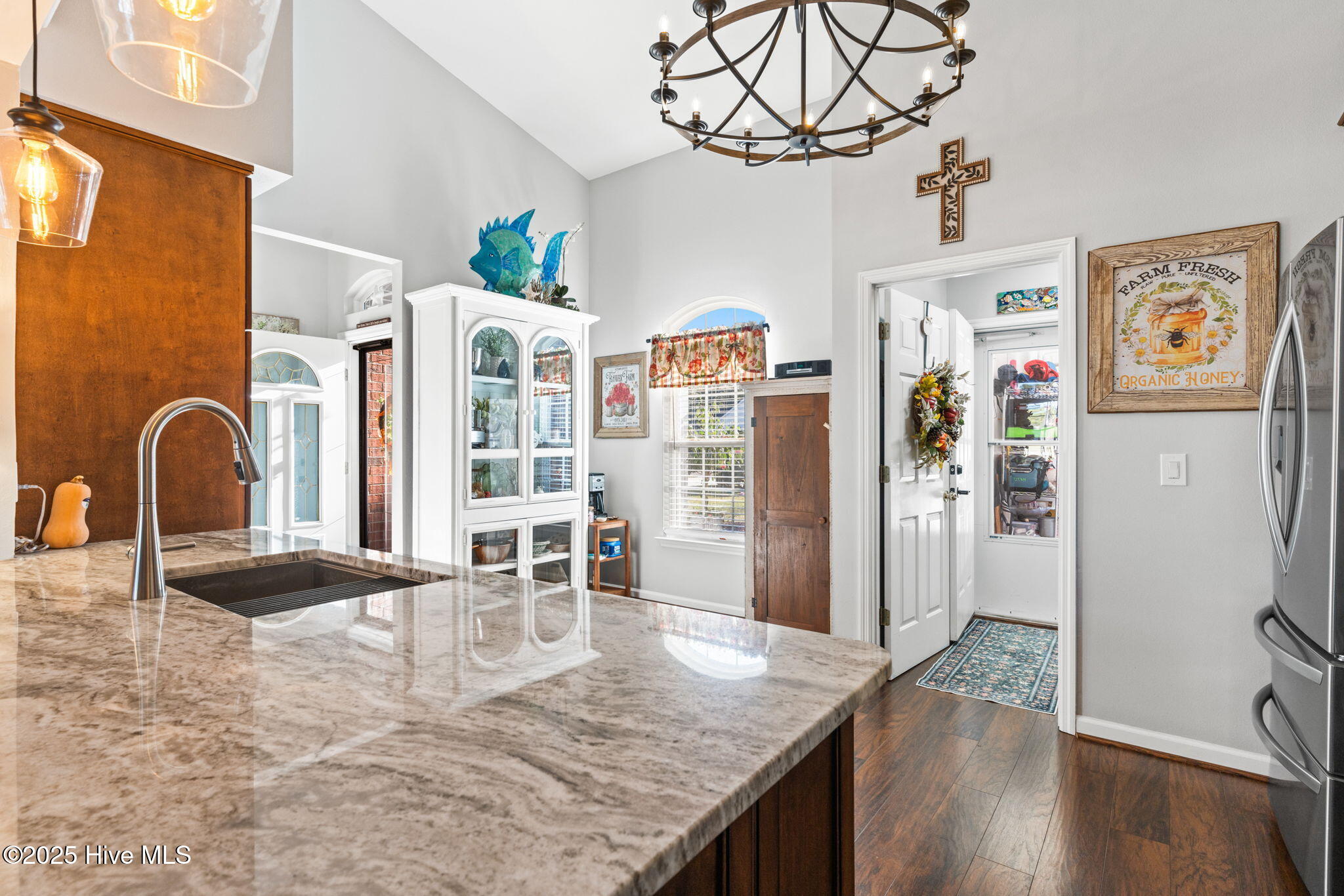 100543261 | Photo 10