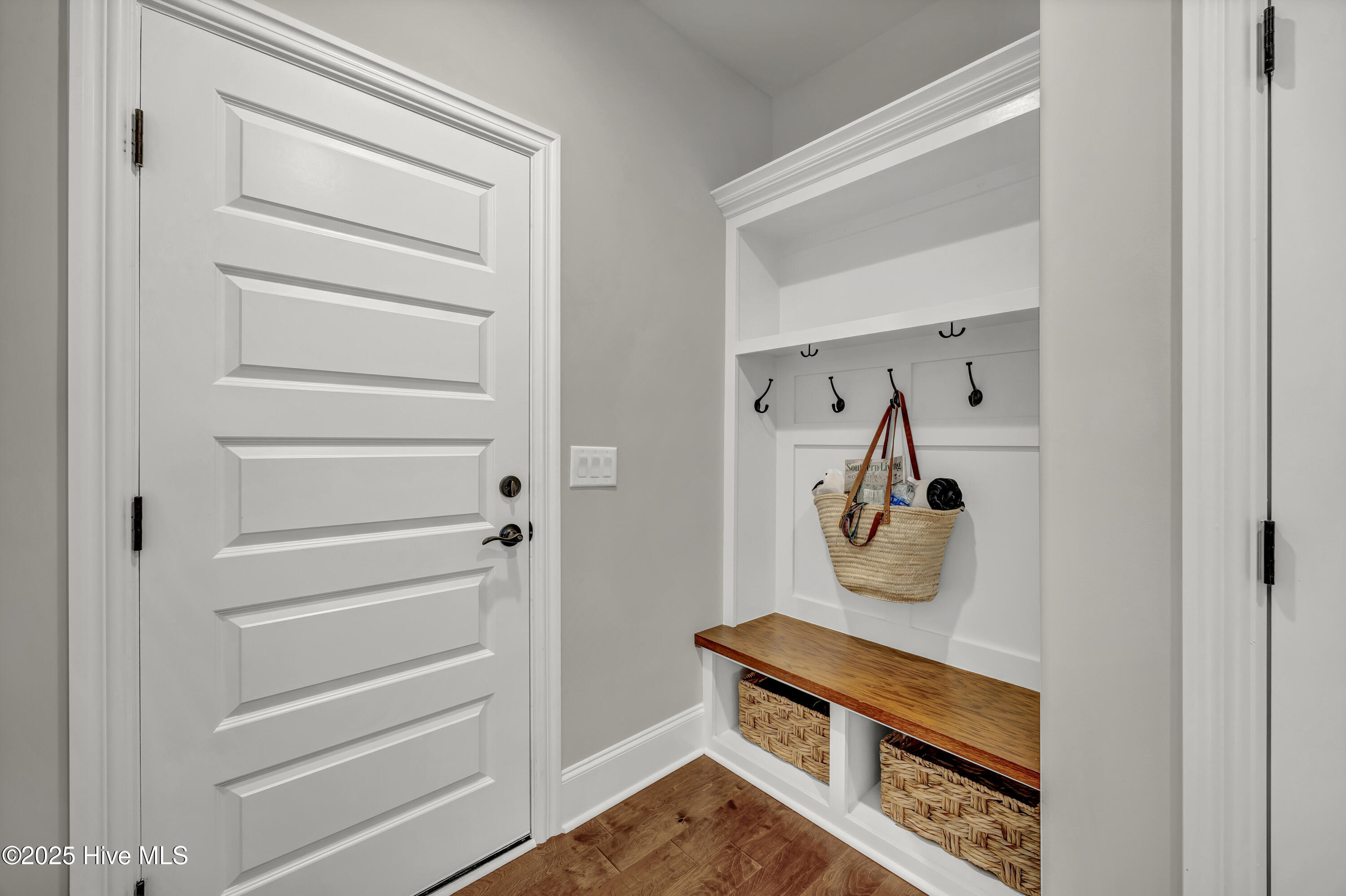 100557399 | Photo 42