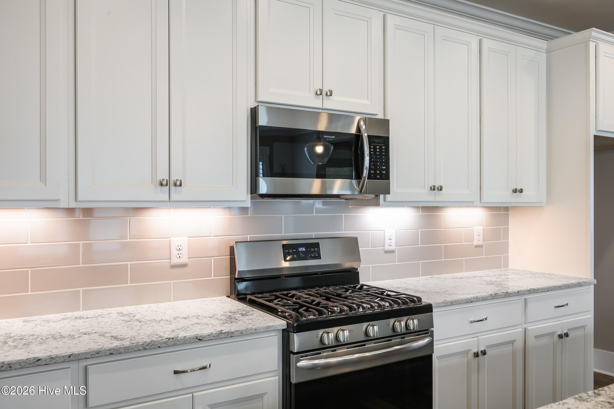 100560920 | Photo 12