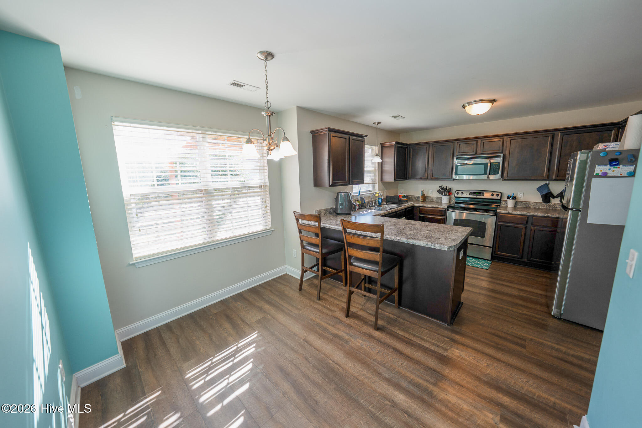 100561361 | Photo 11