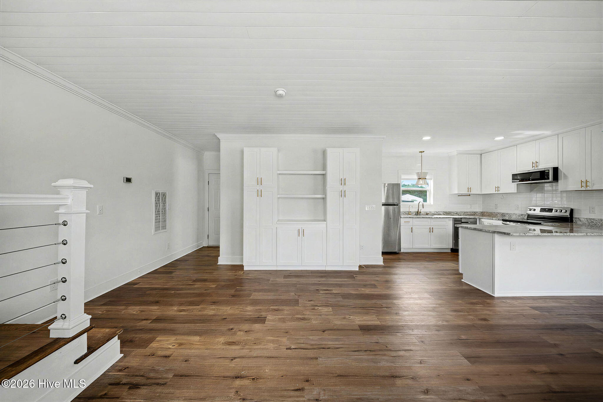 100563289 | Photo 51