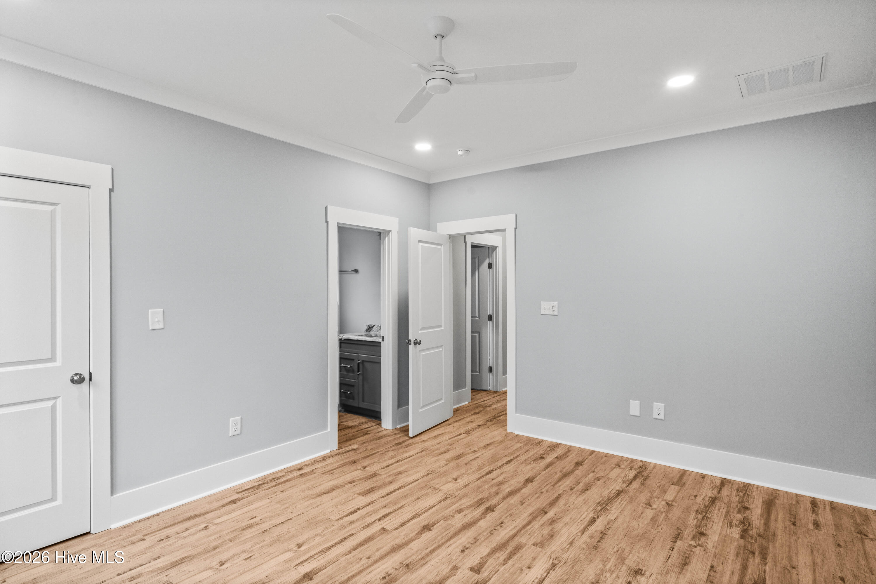 100523589 | Photo 24