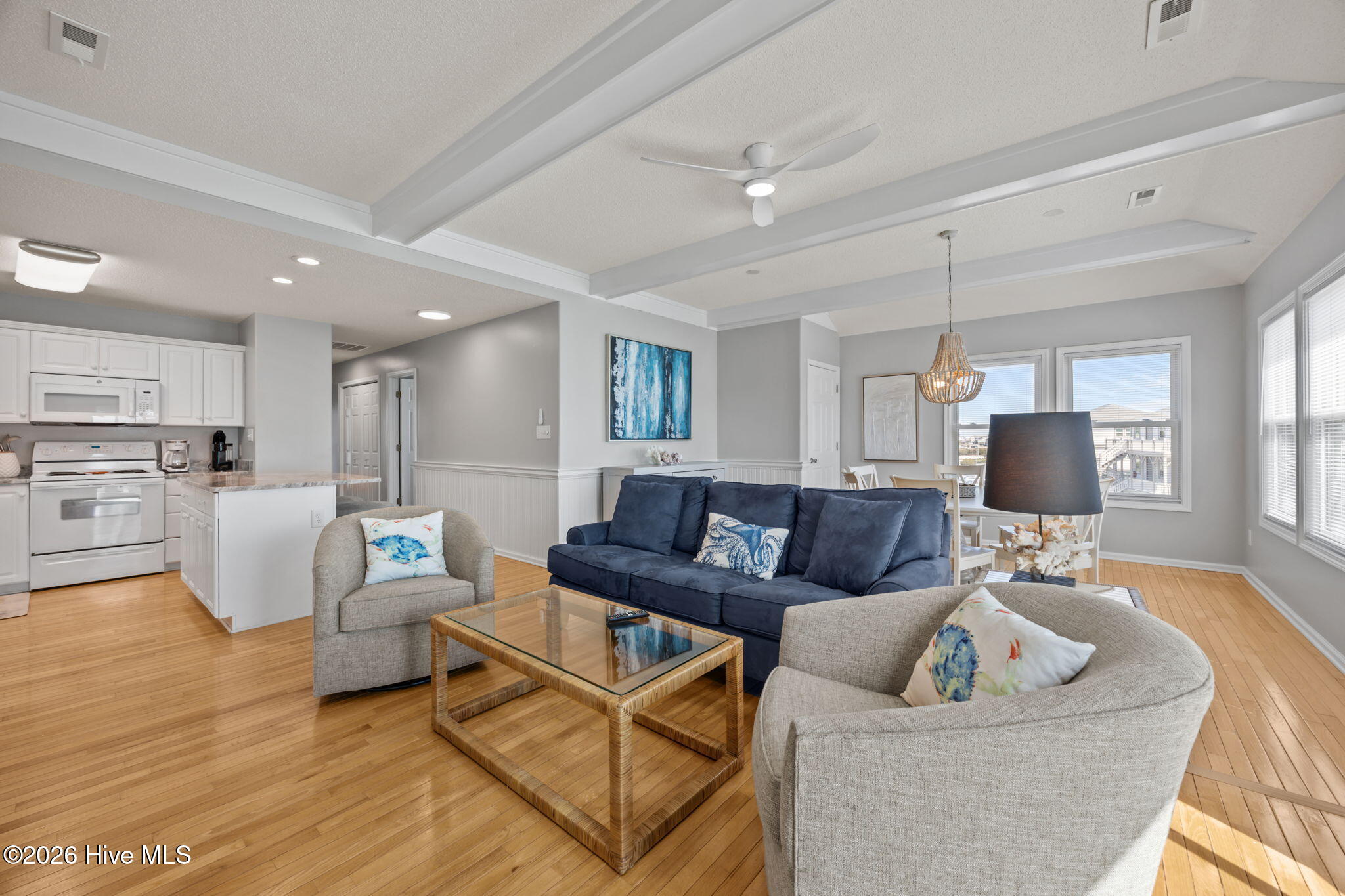 100563620 | Photo 22