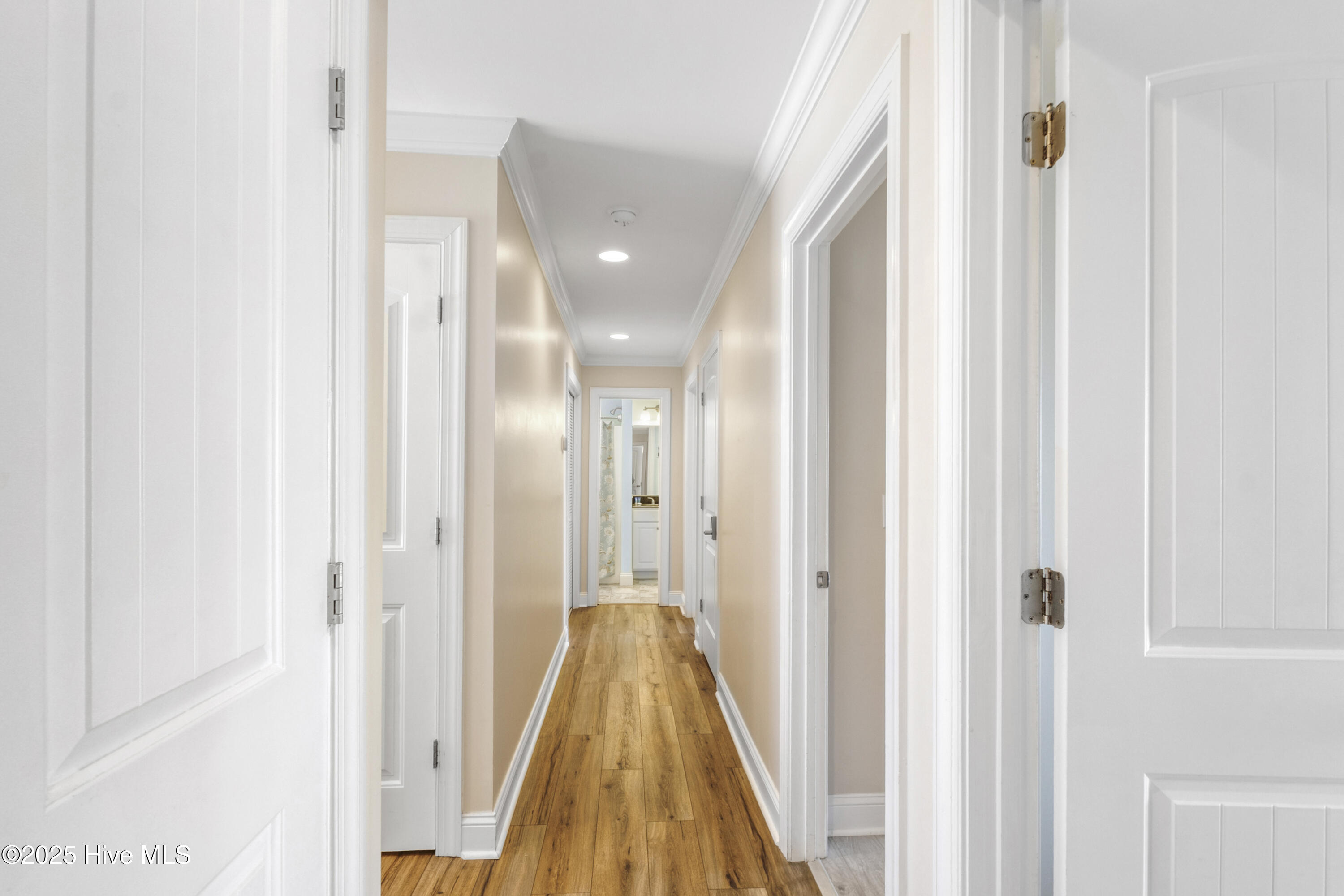 100557333 | Photo 24