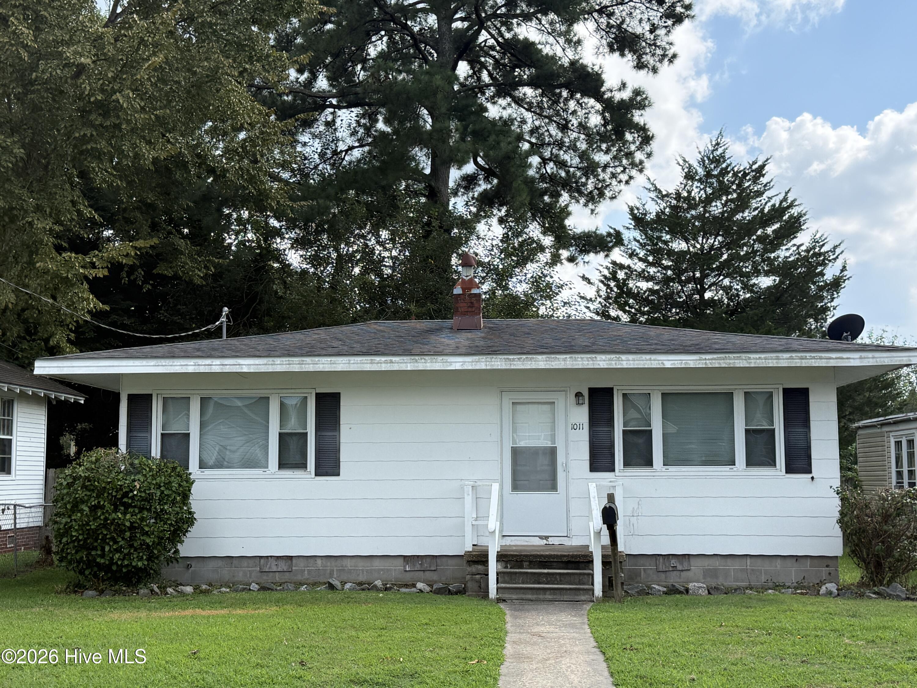 Exterior photo of 1011 Maple Street, Elizabeth City, NC 27909. MLS: 100599018