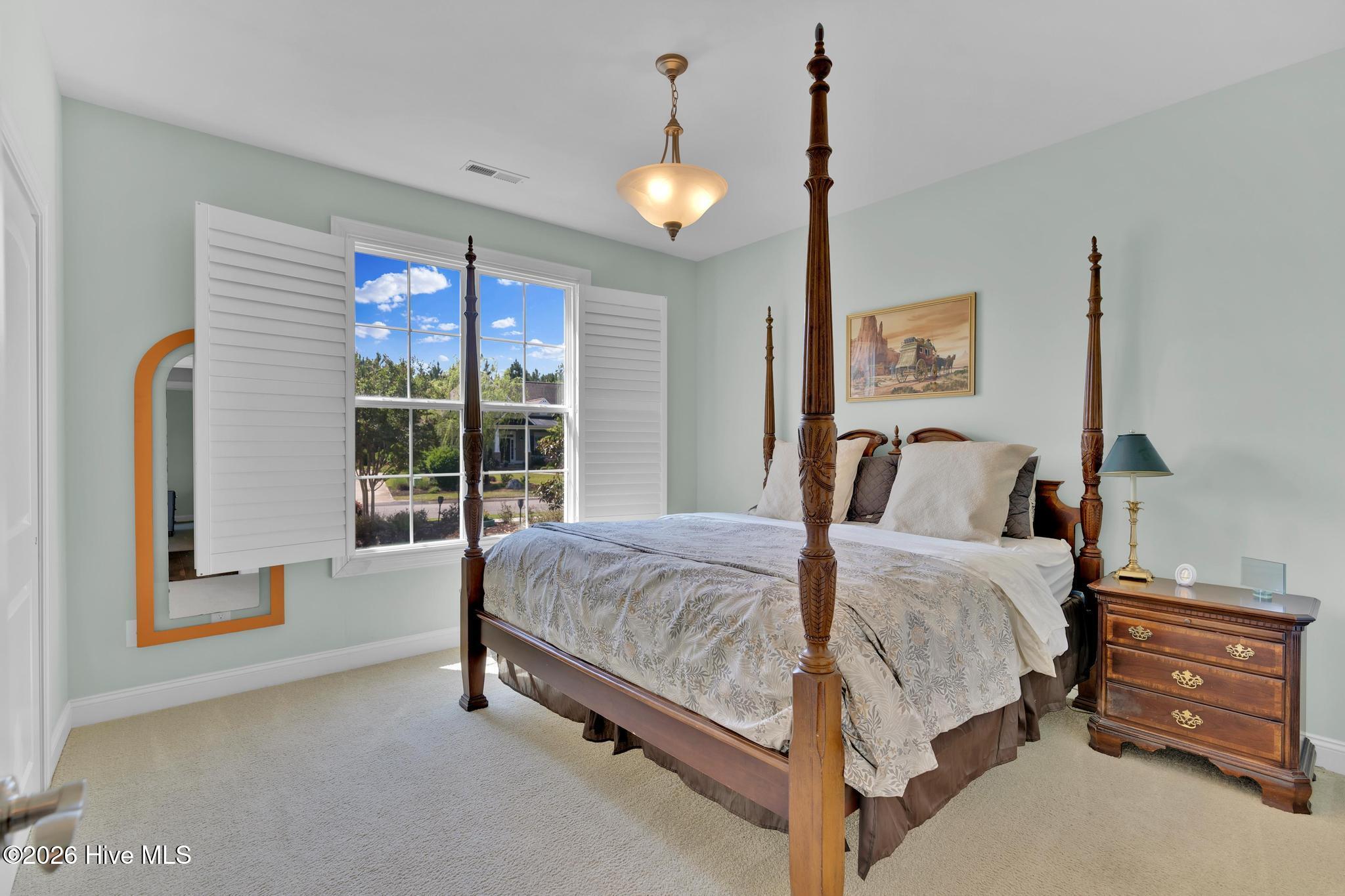 100569949 | Photo 35