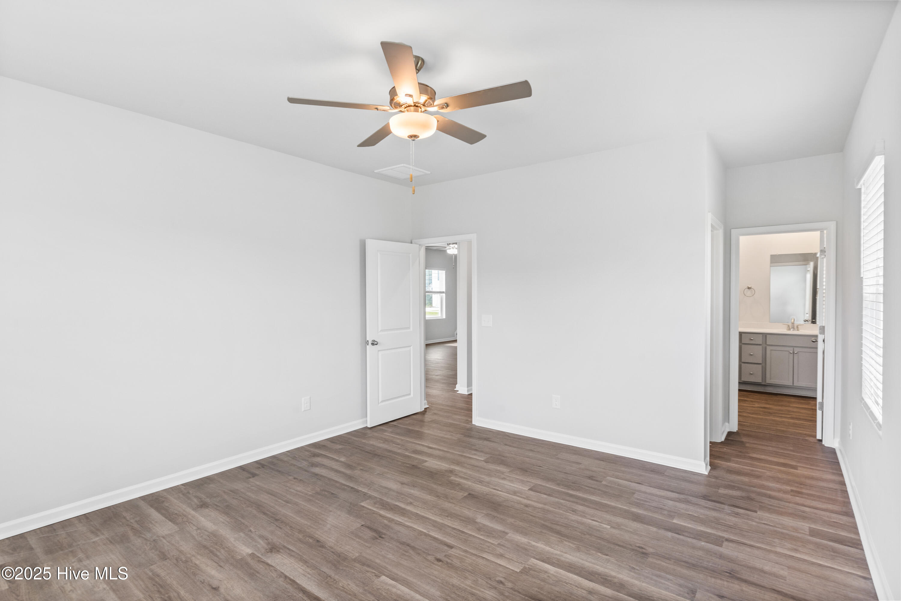 100519018 | Photo 11