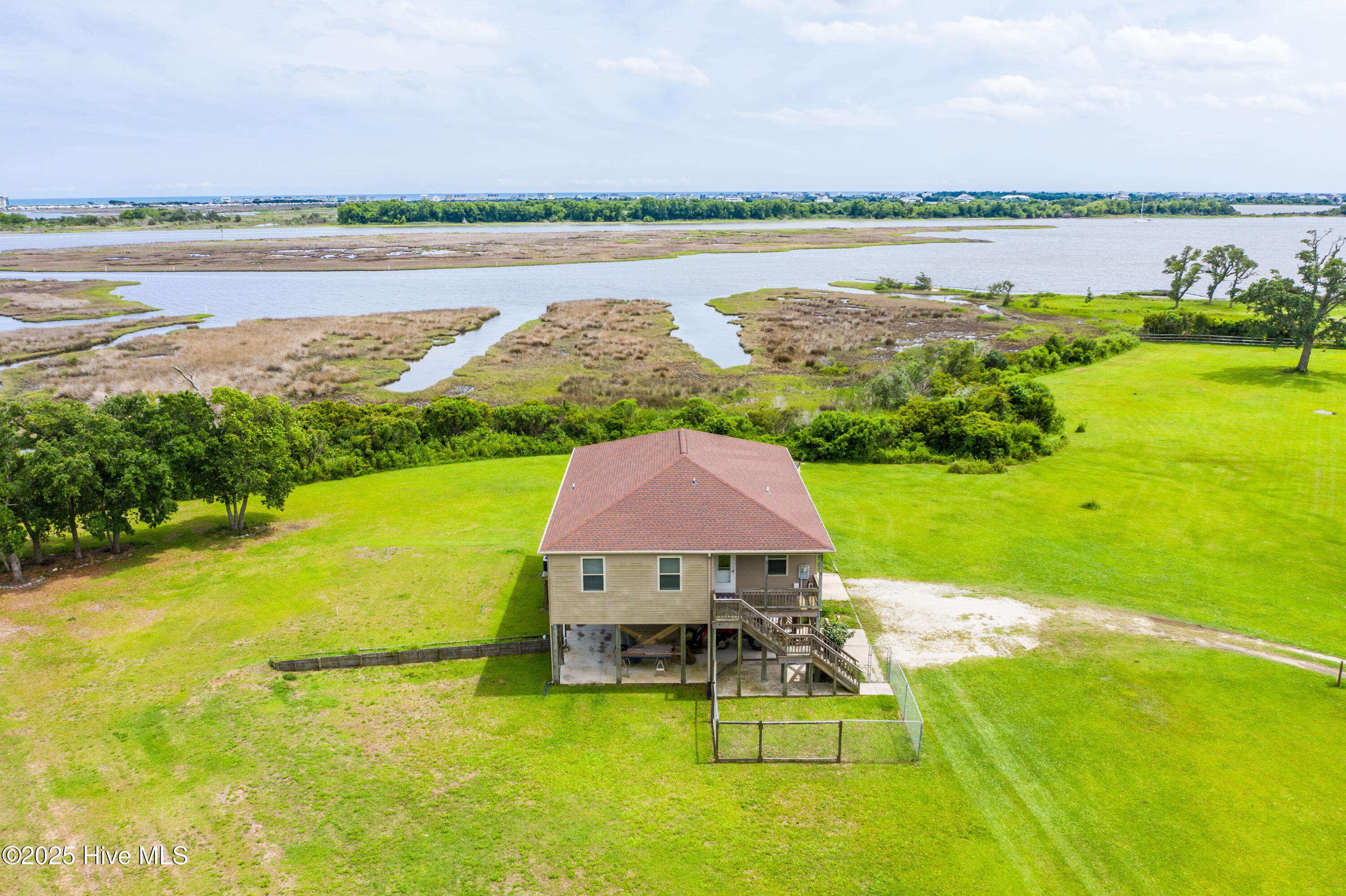 100511800 | Photo 11