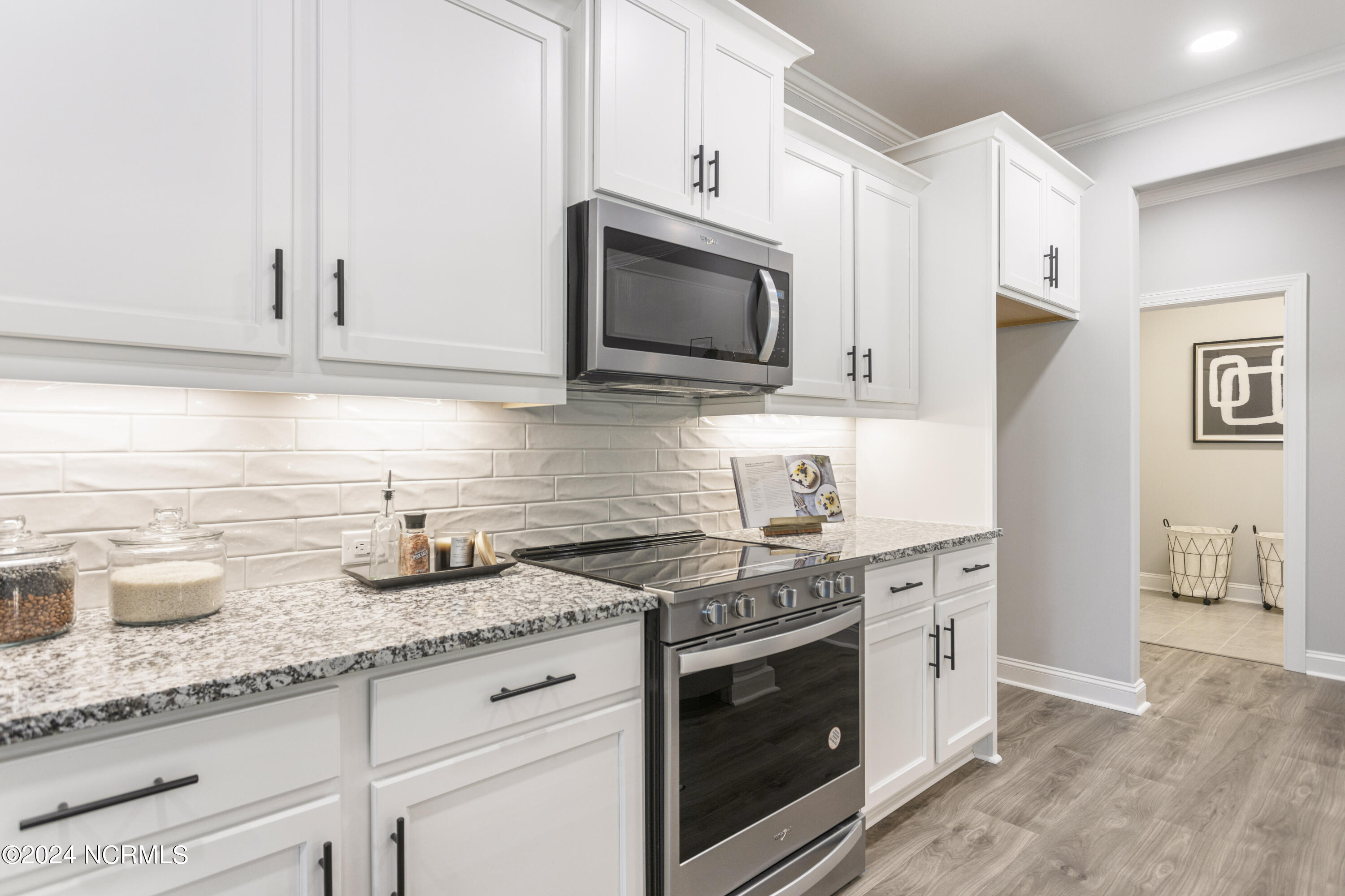 100544983 | Photo 28