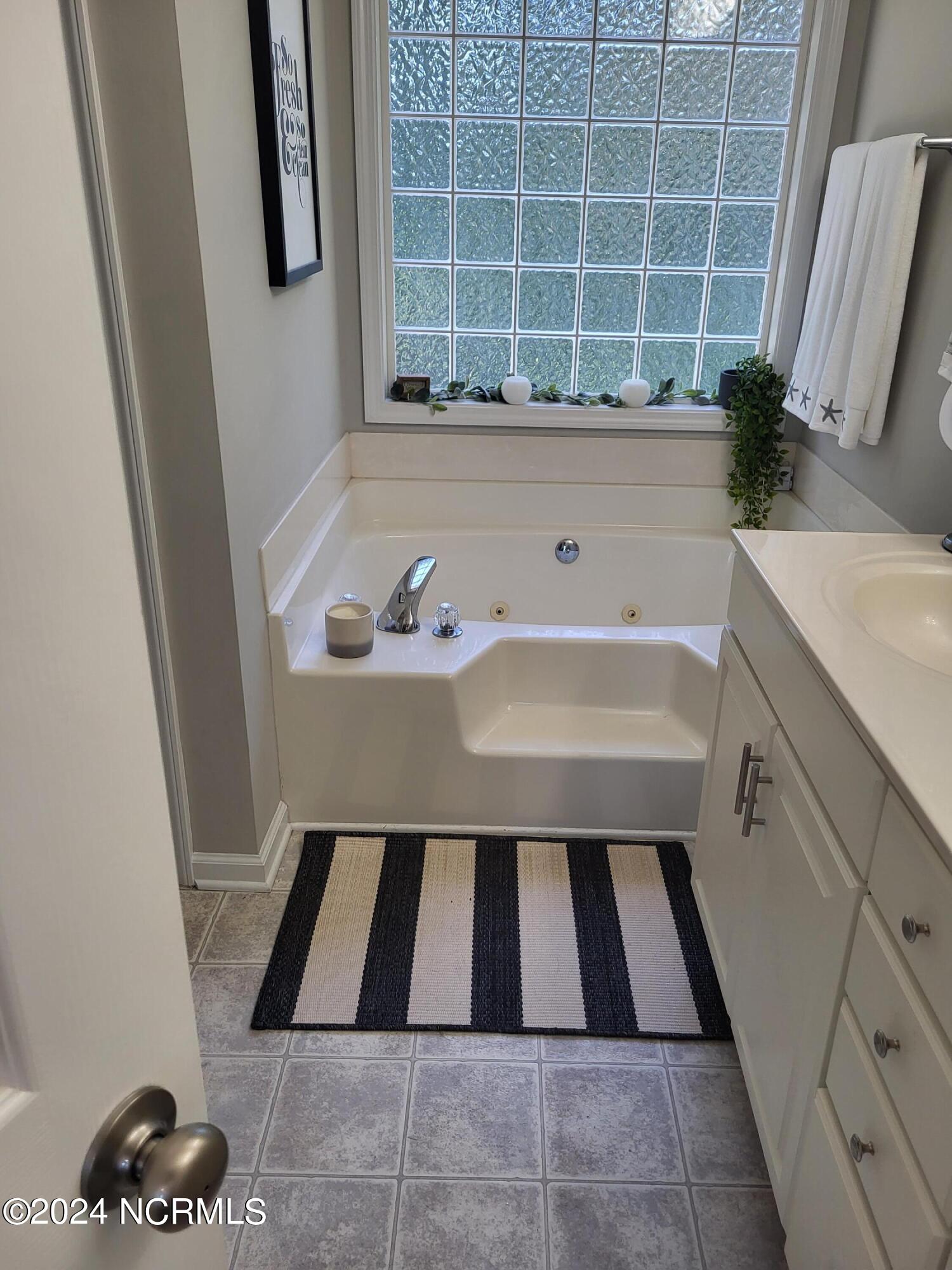 100568471 | Photo 28