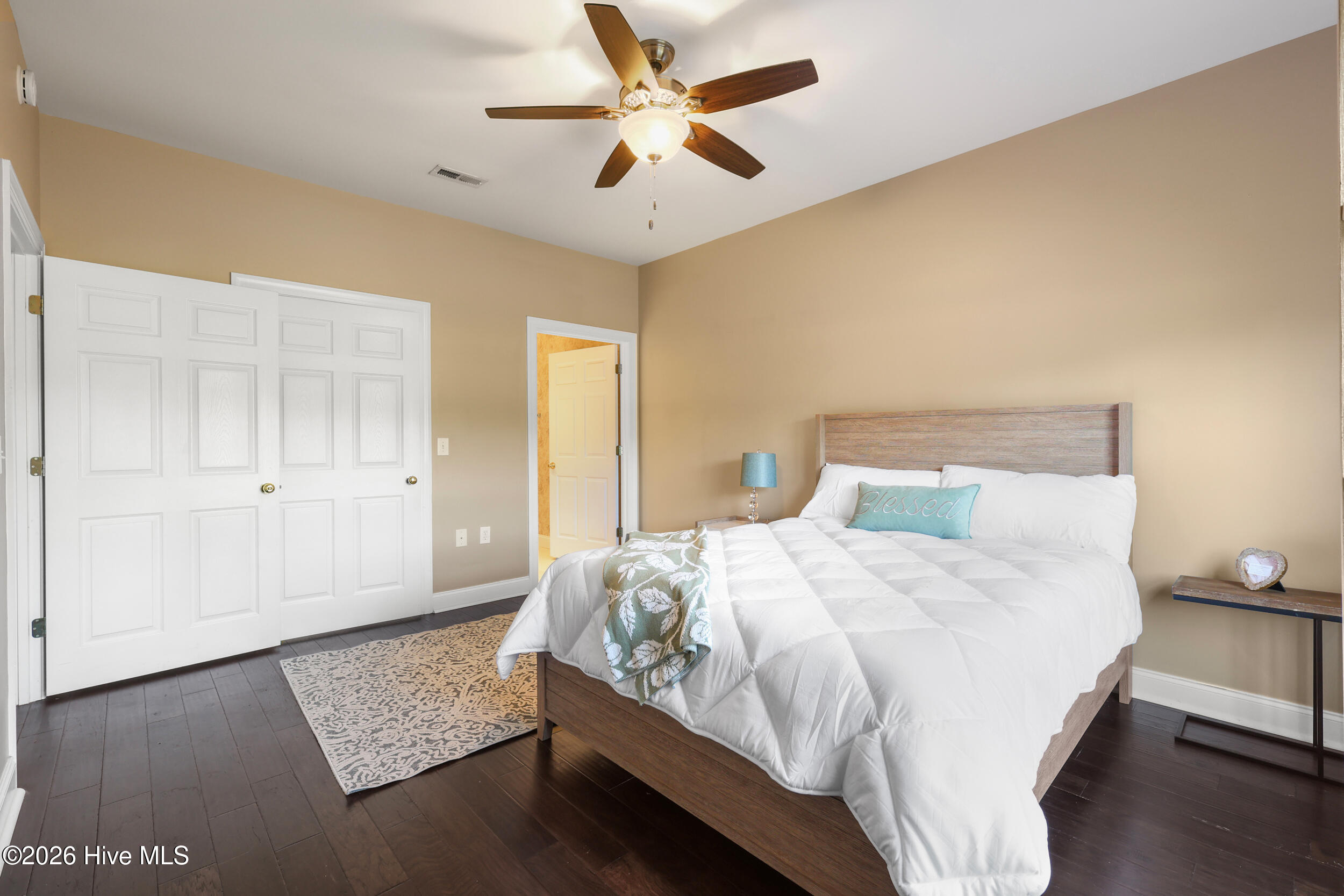 100552325 | Photo 38