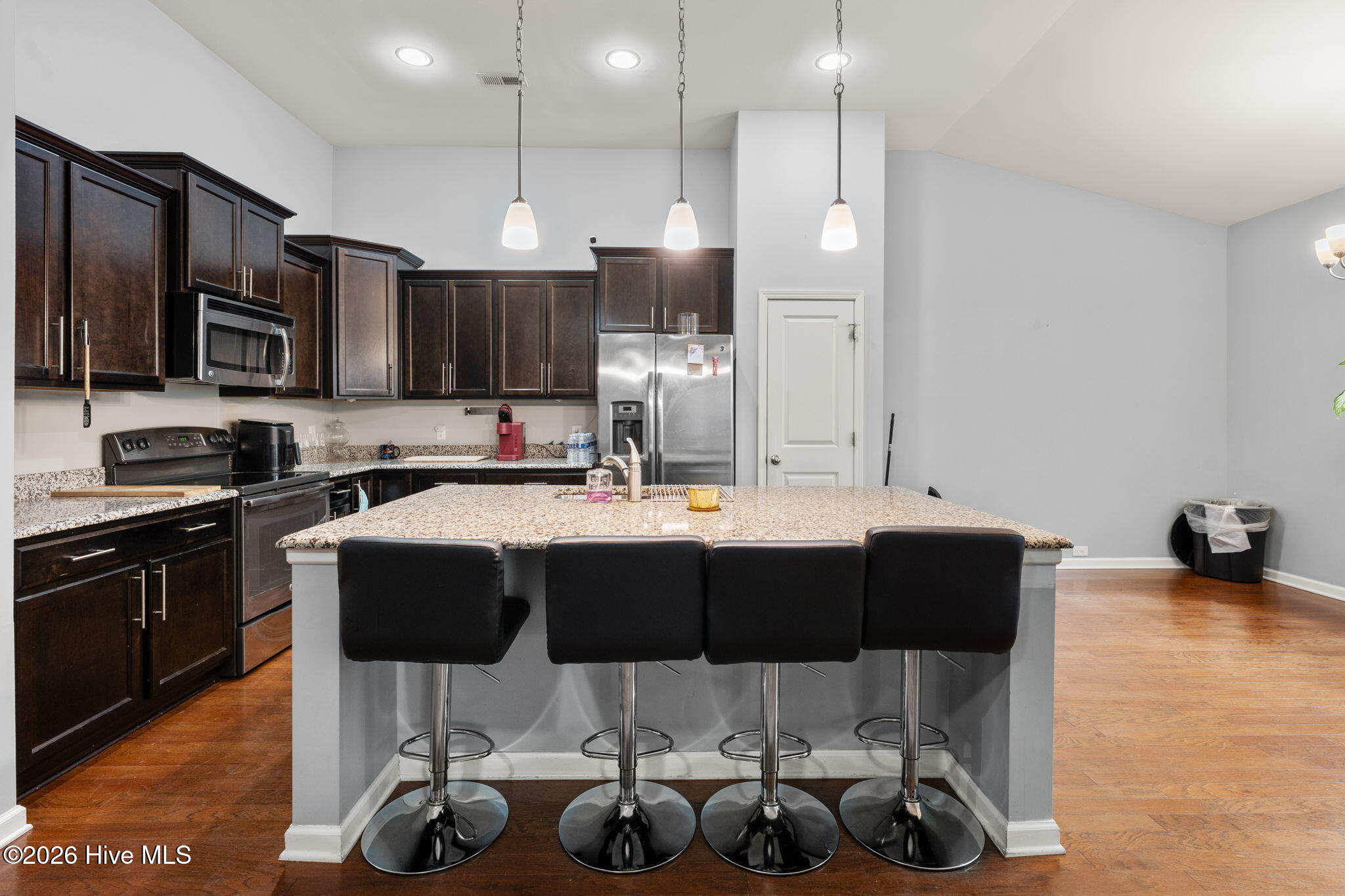 100557369 | Photo 26