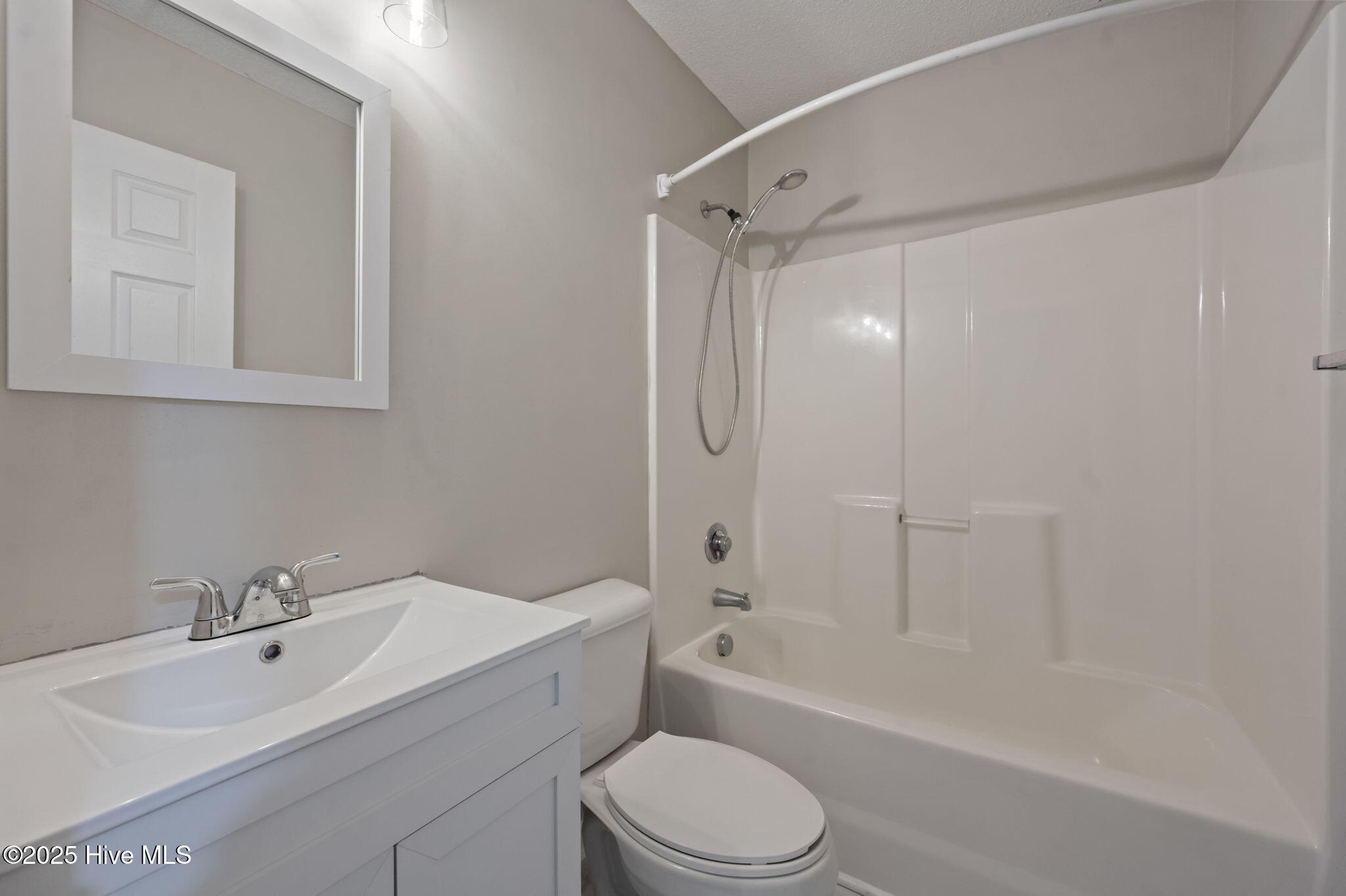 100547097 | Photo 22