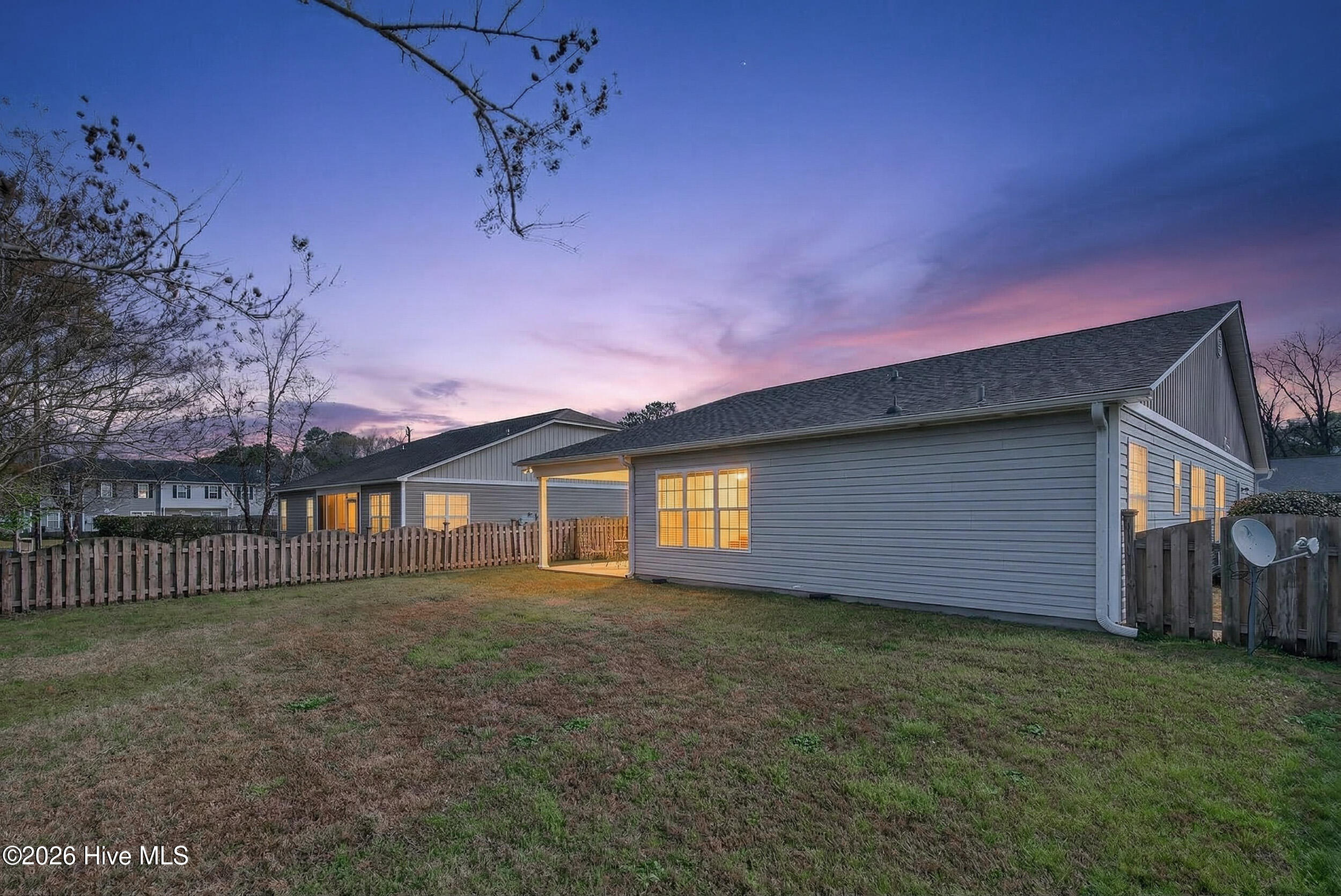 100560806 | Photo 19