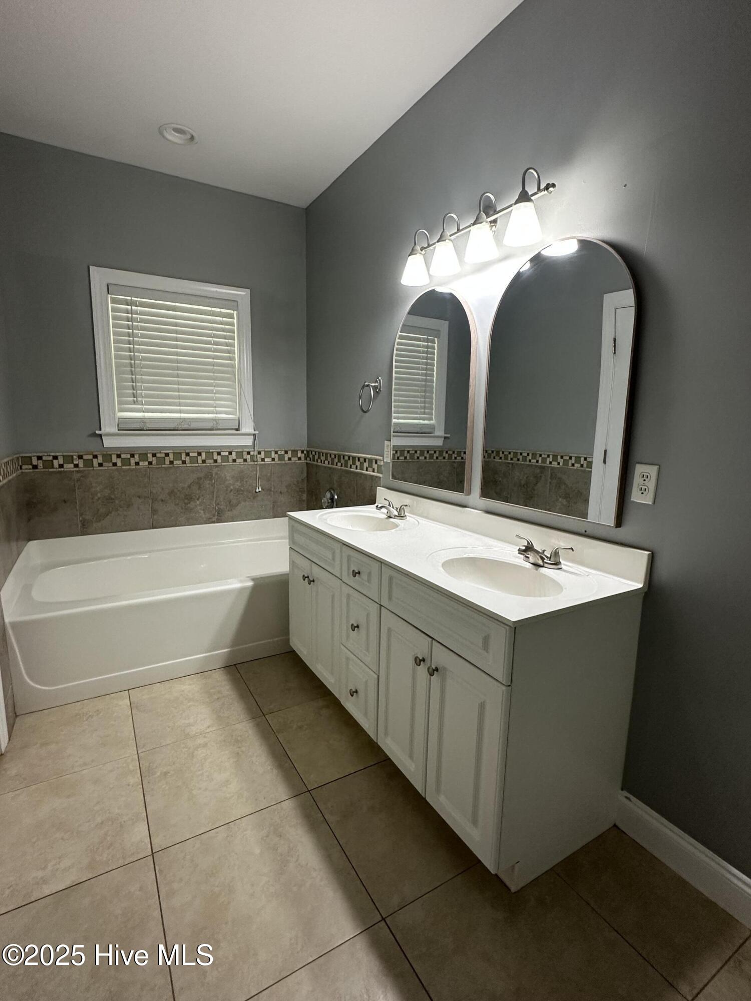 100524744 | Photo 23