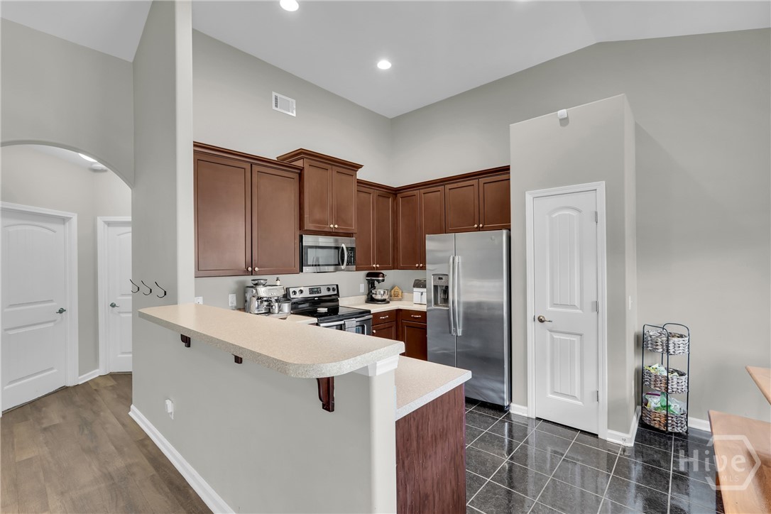 13 Twin Oaks Place