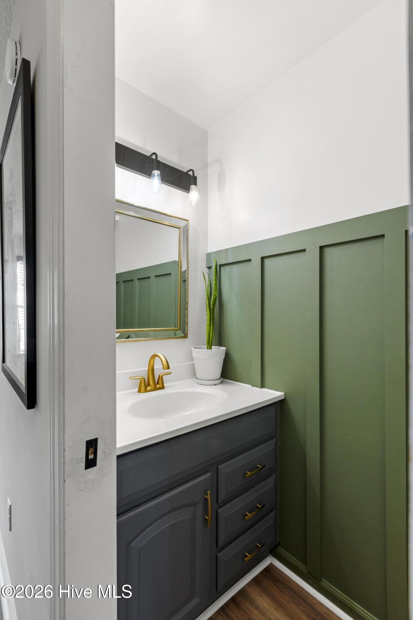 100560413 | Photo 13